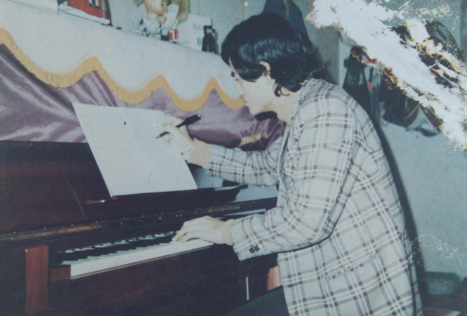 細妹仔按靚這首歌的作詞作曲人,就是林子淵,這張照片是,林子淵紀念音樂會,我在撰寫林子淵生平時,他的家人給我的。楊國鑫提供