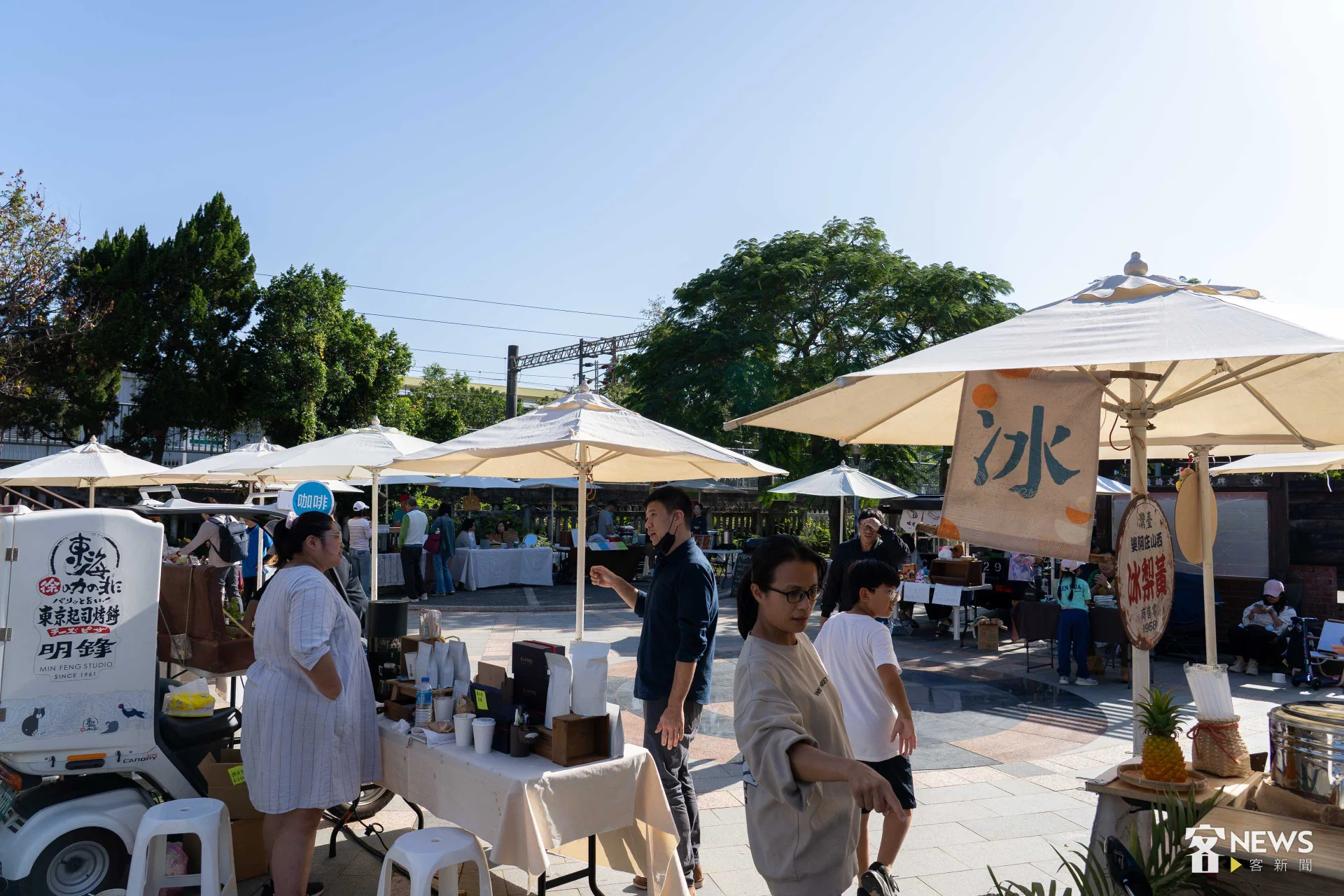 山線百年客家輸出11月29日在造橋車站外舉行「冬藏市集」。李台源攝