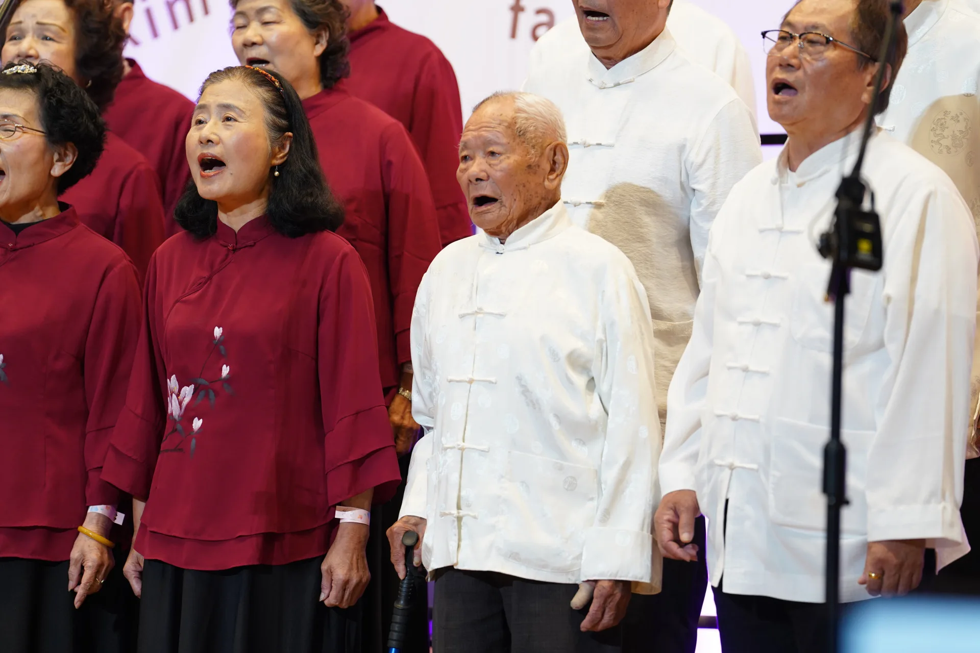 客家歌謠中區場跨世代共響傳承，臺中市東勢農民老人會101歲李人生先生。客委會提供