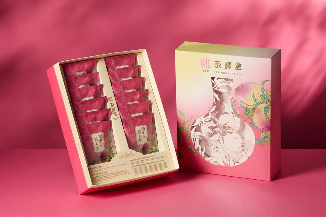 故宮與桃園市政府聯手推出「桃茶寶盒」限量聯名禮盒。故宮提供
