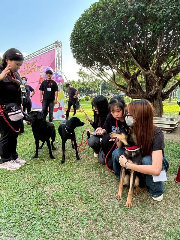 送別毛毛外，屏大也迎接3隻新學輔犬，場面溫馨。屏大提供