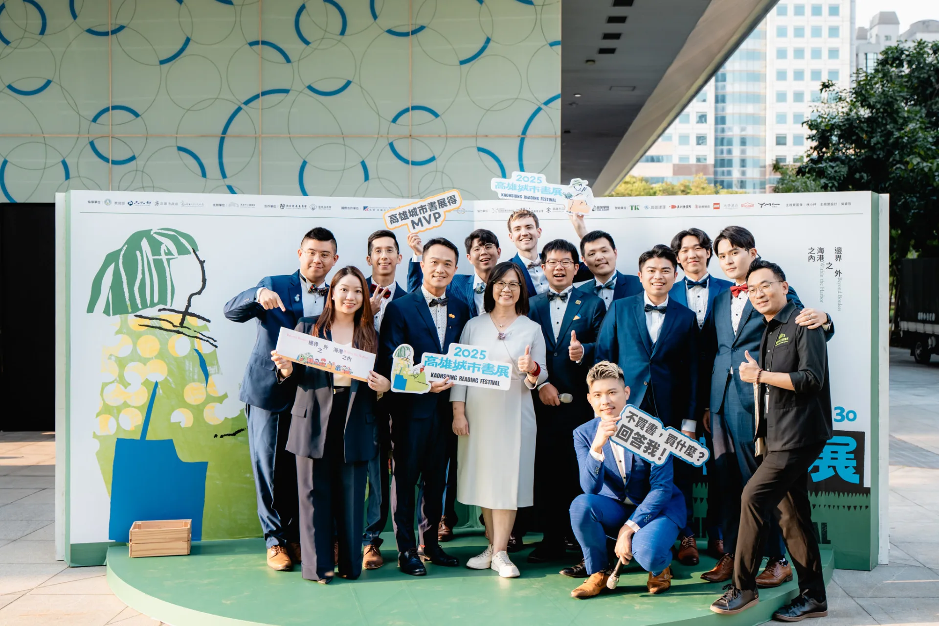 高雄城市書展讓市民在母語閱讀與跨界藝術的多元體驗中，同時培養未來能力、提升生活質地。高雄市立圖書館提供