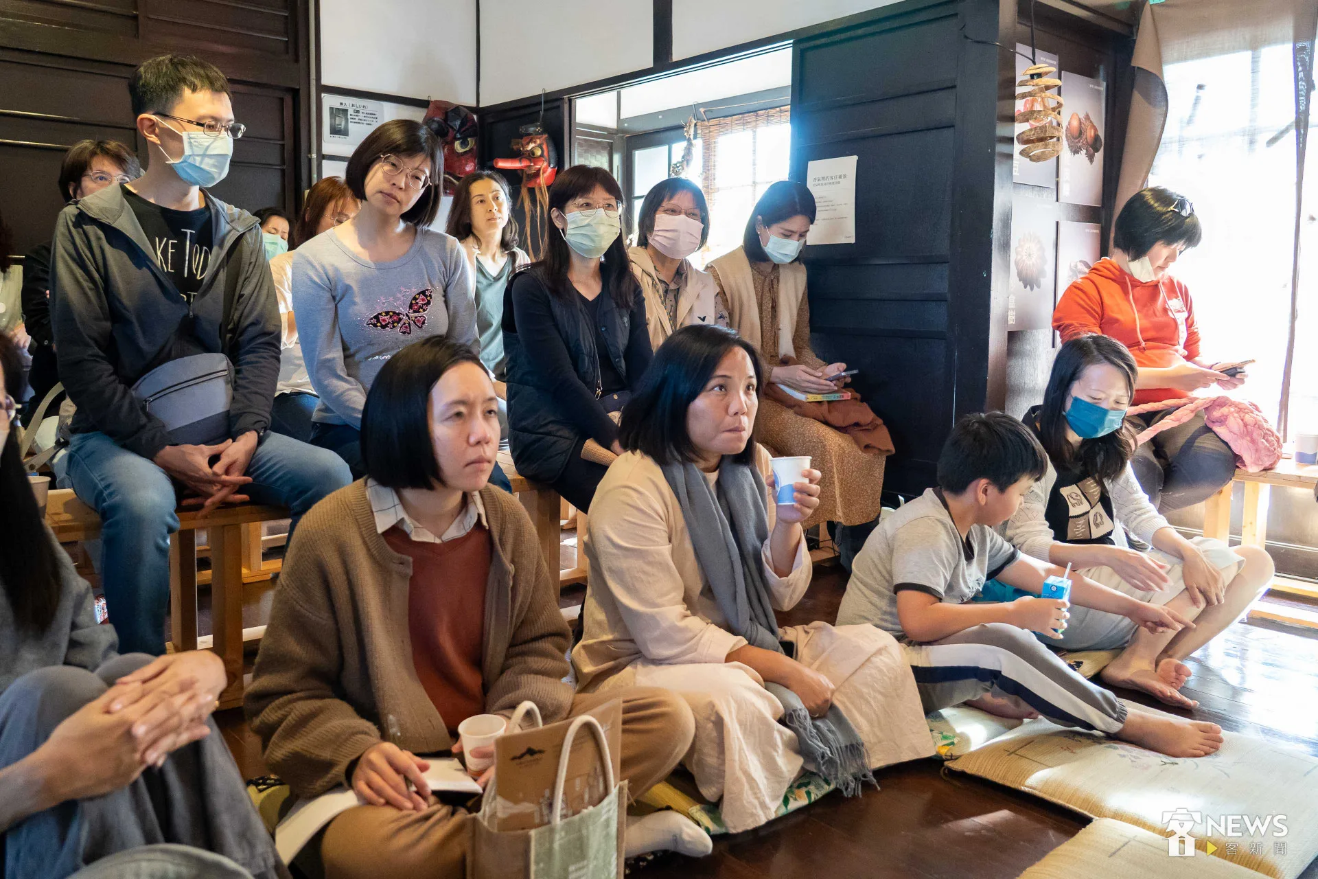 家蕭秀琴出版新書《風物寄語》，受「山線百年客家輸出」邀請，在苗栗造橋車站旁的日式宿舍舉辦新書發表會。李台源攝