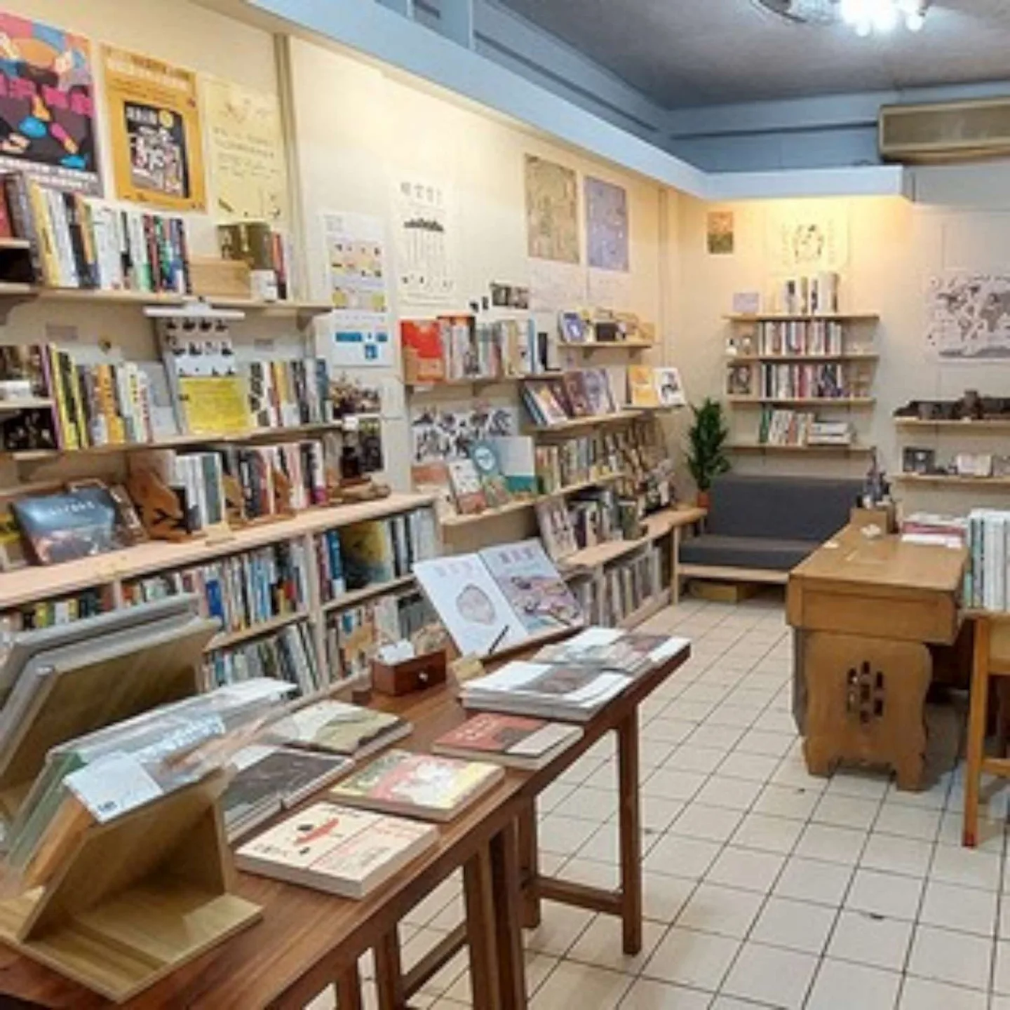 中央商場的「想‧做書店」。