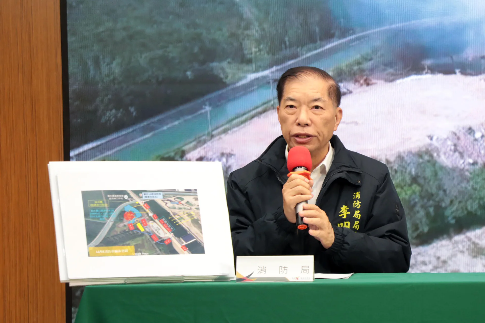 消防局長李明峯說明，火勢已於昨晚11時30分熄滅，惟為防範後續可能情況，消防局在現場預留3輛備用消防車、2位警消人員及1部無人機佈線。台南市政府提供