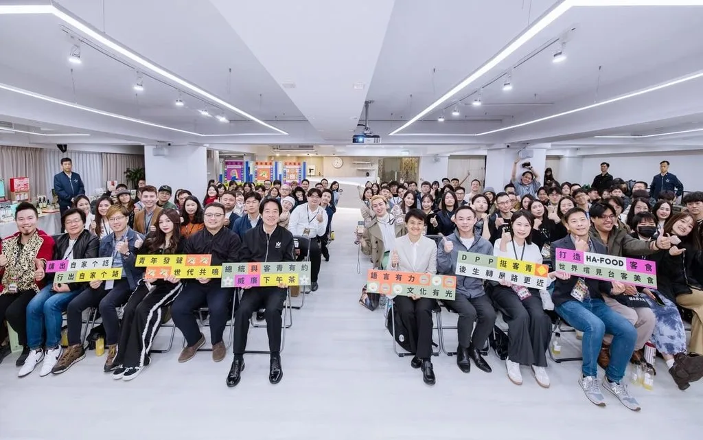 賴清德主席「總統與客青有約」，表示落實「客家六箭」政見，期許客家青年返鄉。民進黨提供