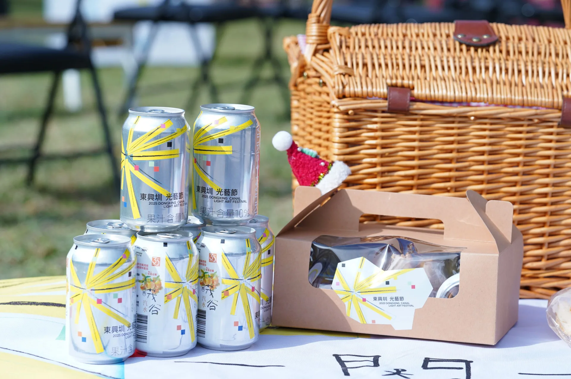 現場也展示限量文創商品,包含「聯名款茂谷汽水」。新竹縣政府提供