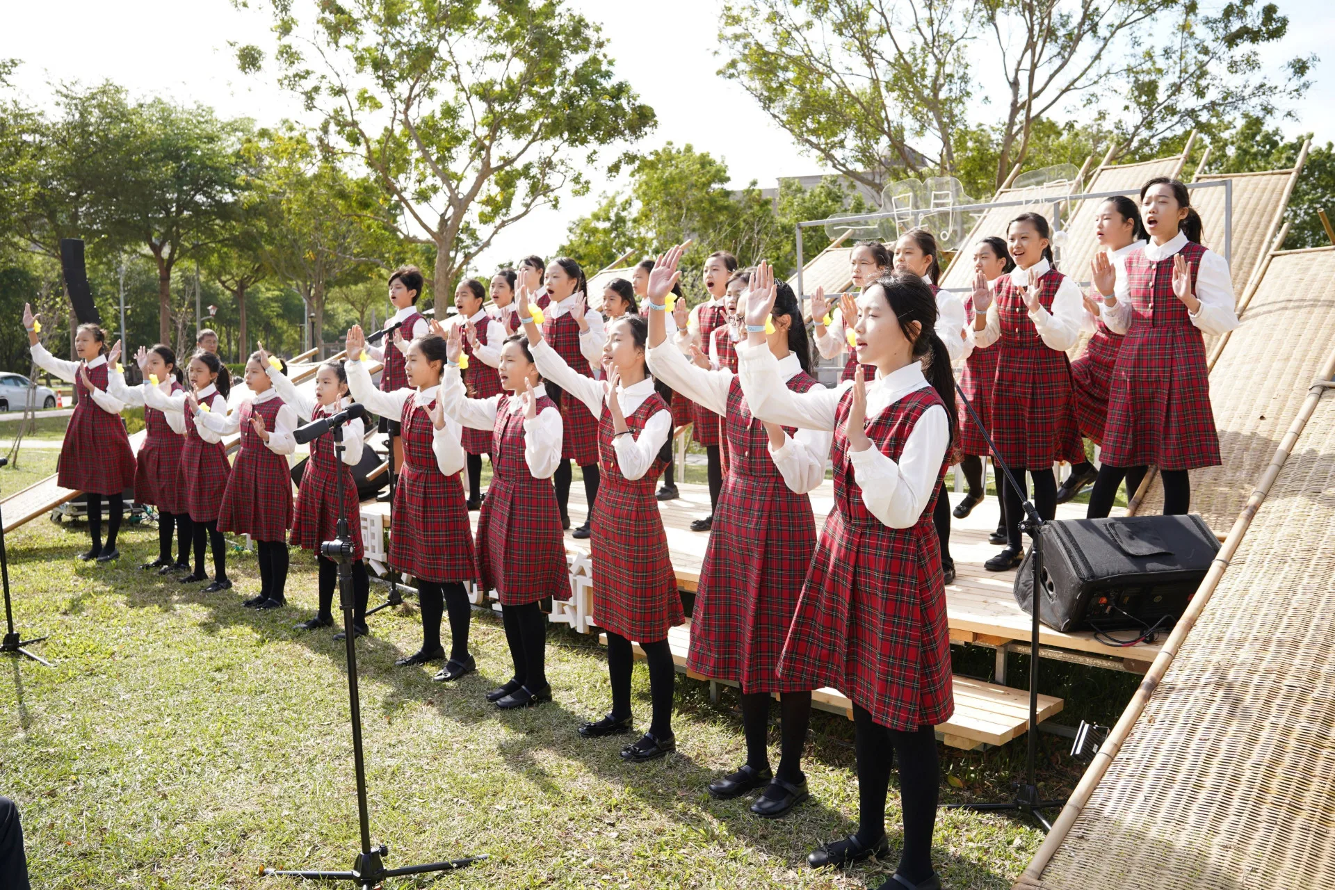 東興圳光藝節宣傳記者會邀請興隆國小合唱團開場演出,用歌聲揭開光藝節的序幕。新竹縣政府提供