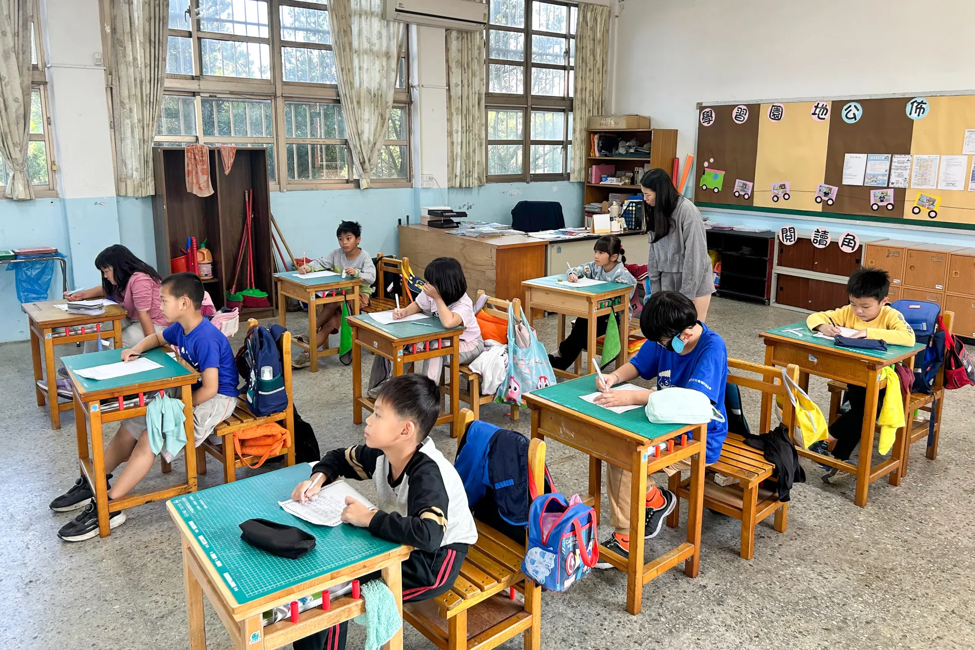 新屋東明國小與美濃福安國小展開「南北客庄筆友交流活動」。黃鈺翔提供