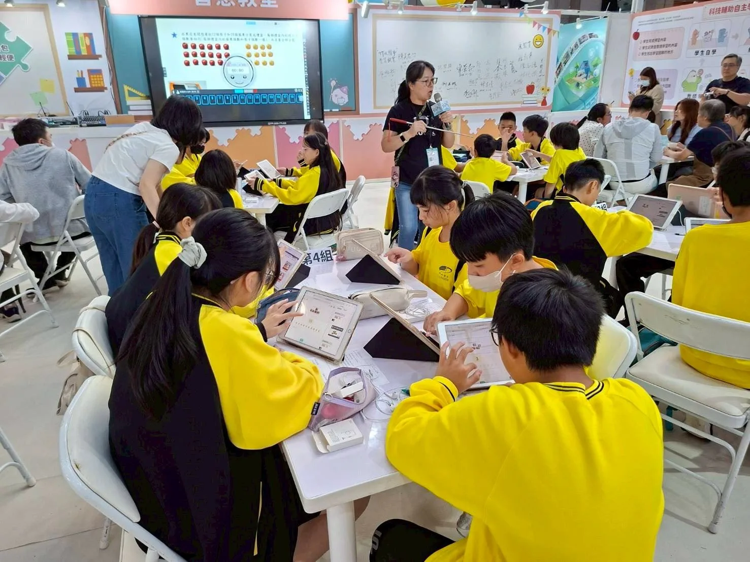 竹北國中師生進行數學領域課程公開授課示範。新竹縣政府提供