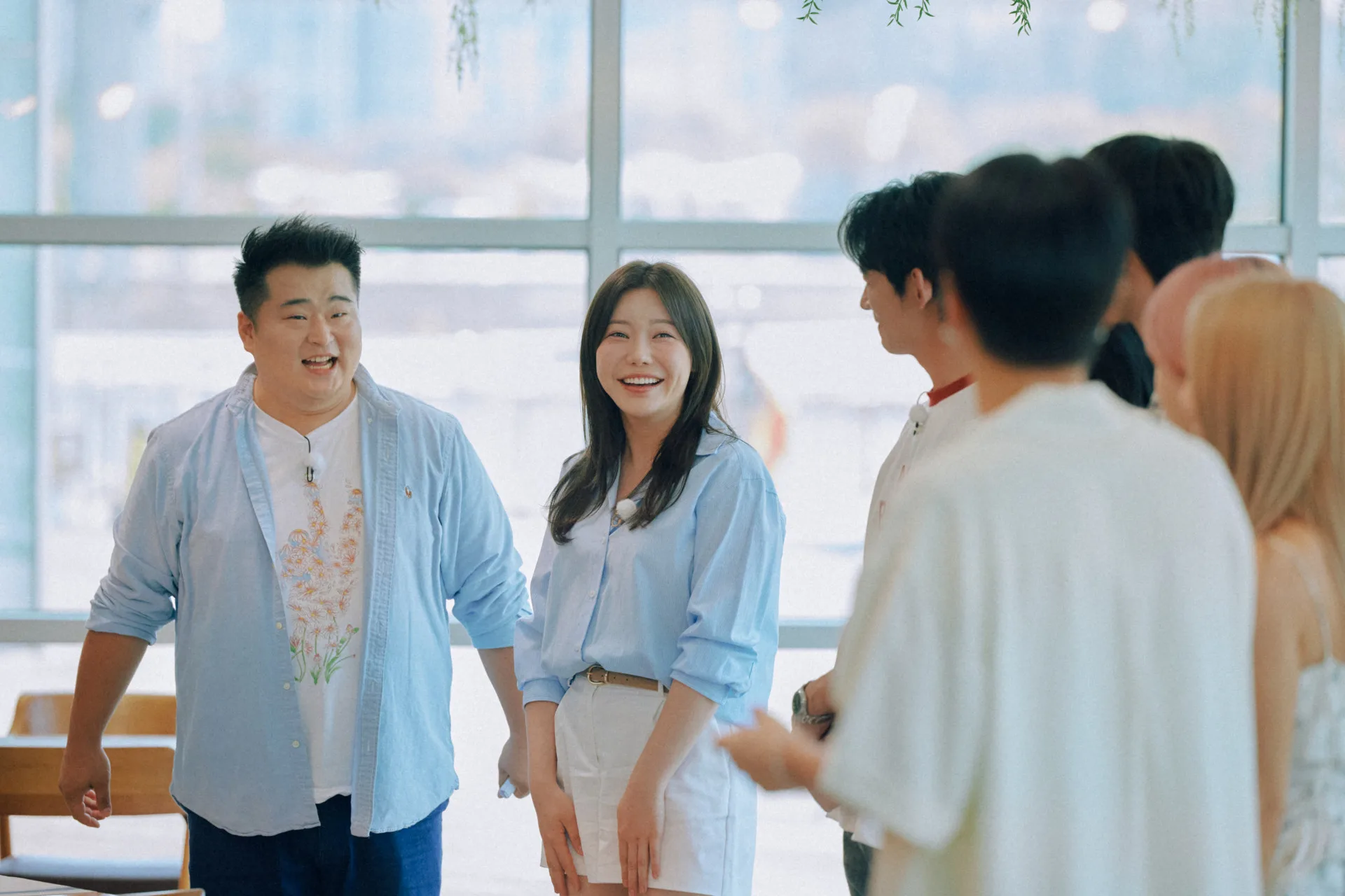 本季迫降的新主廚趙序衡(中),將與李元日(左)展開良性競爭。客家電視提供