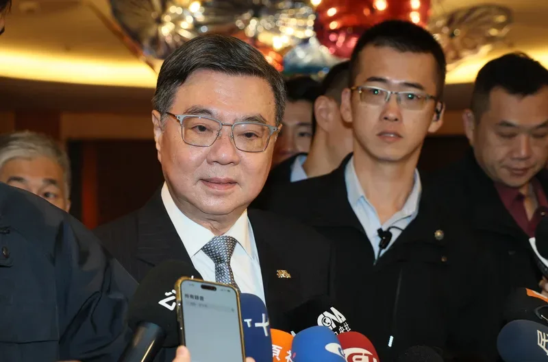 行政院長卓榮泰9日表示，盼立院速審明年度中央政府總預算和防衛韌性相關法案，其餘議題都可以坐下來談。中央社