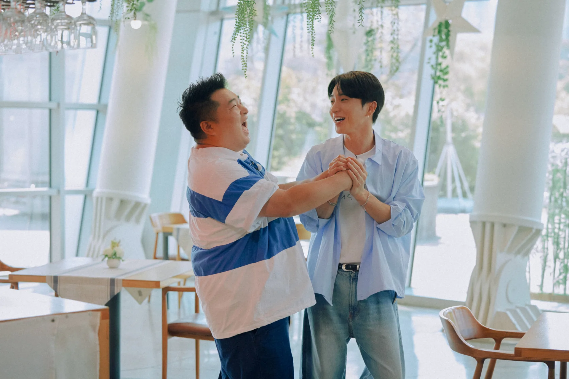 李元日(左)與利特(右)再次結盟開業。客家電視提供