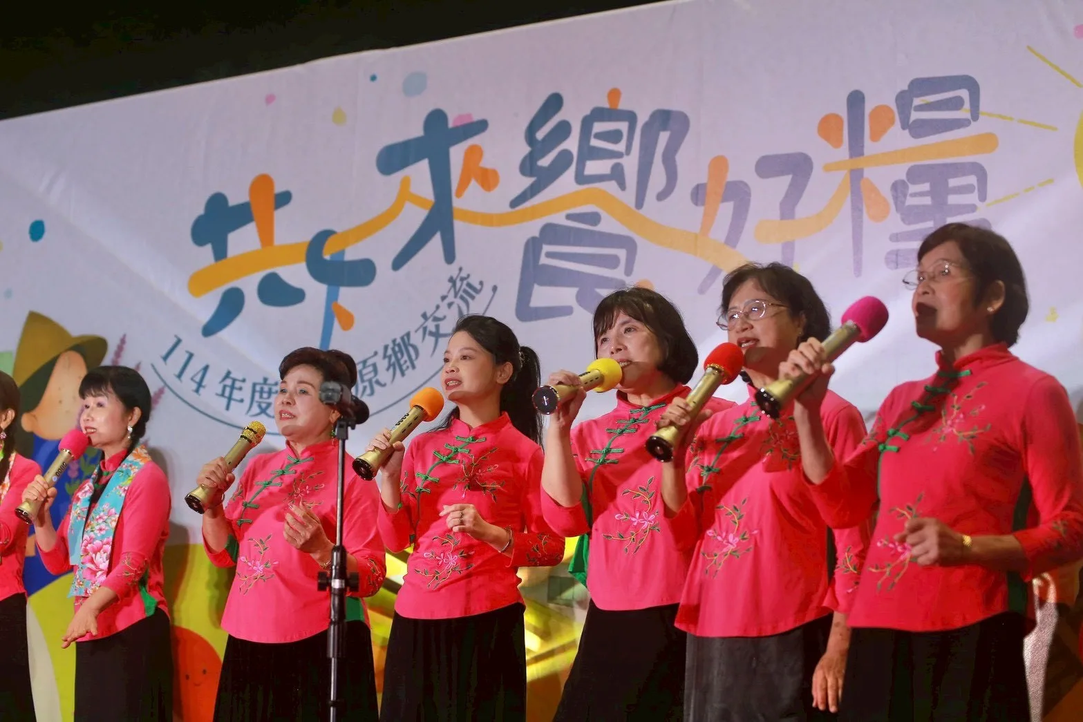 現場安排龍潭愛樂管弦樂團、青鳥樂團以及客語才女黃宇寒,結合傳統元素與現代風格,以新舊交織方式呈現客家音樂特色。臺北市政府客家事務委員會提供