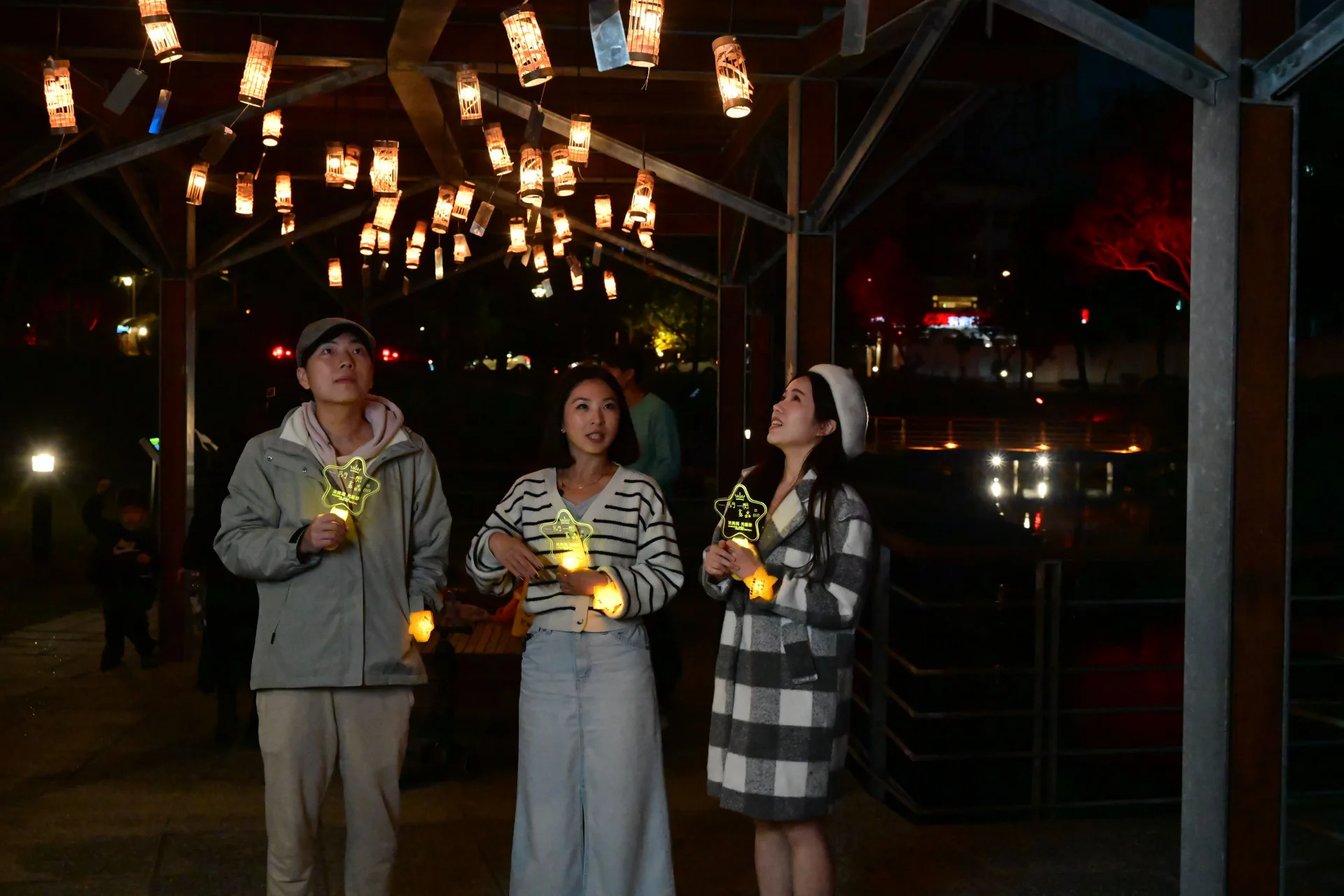 「2025東興圳光藝節」,將於12月13日在東興圳公園浪漫登場。竹縣府提供