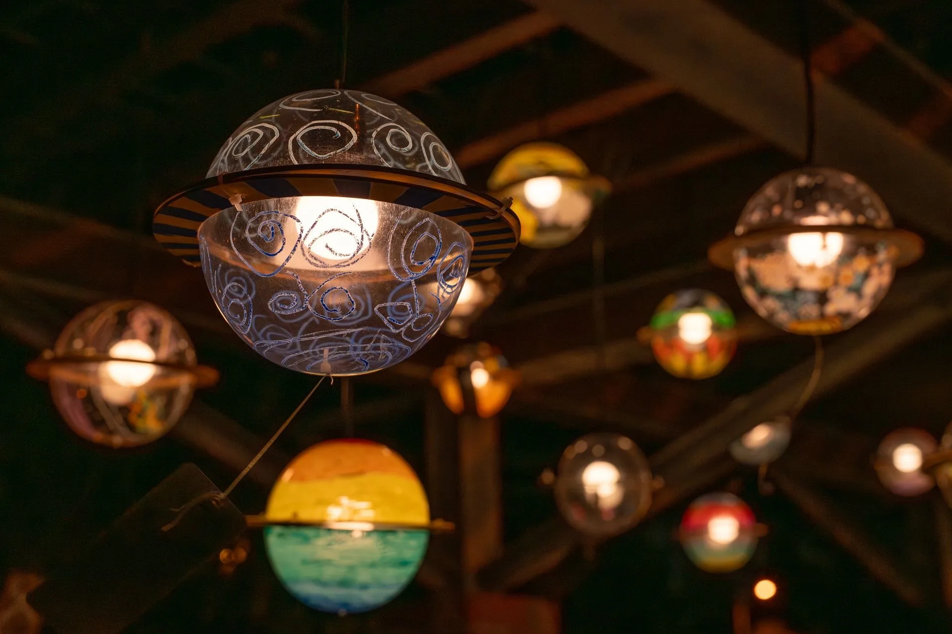 「2025東興圳光藝節」,將於12月13日在東興圳公園浪漫登場。竹縣府提供