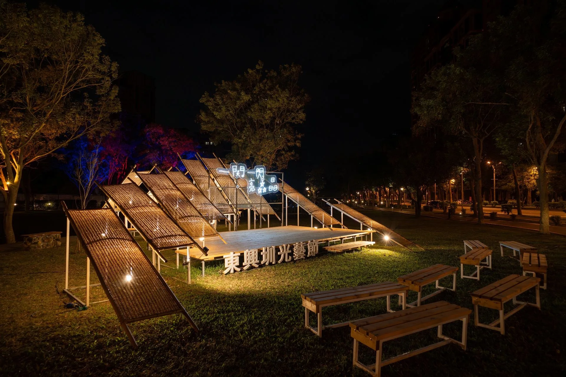 「2025東興圳光藝節」,將於12月13日在東興圳公園浪漫登場。新竹縣府提供