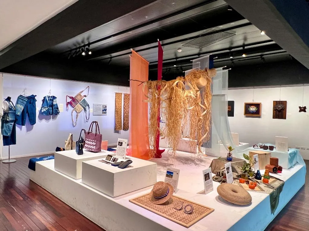 宜蘭傳藝園區巧藝館2樓展出「福韻台灣-社區聚落工藝特展」。工藝中心提供