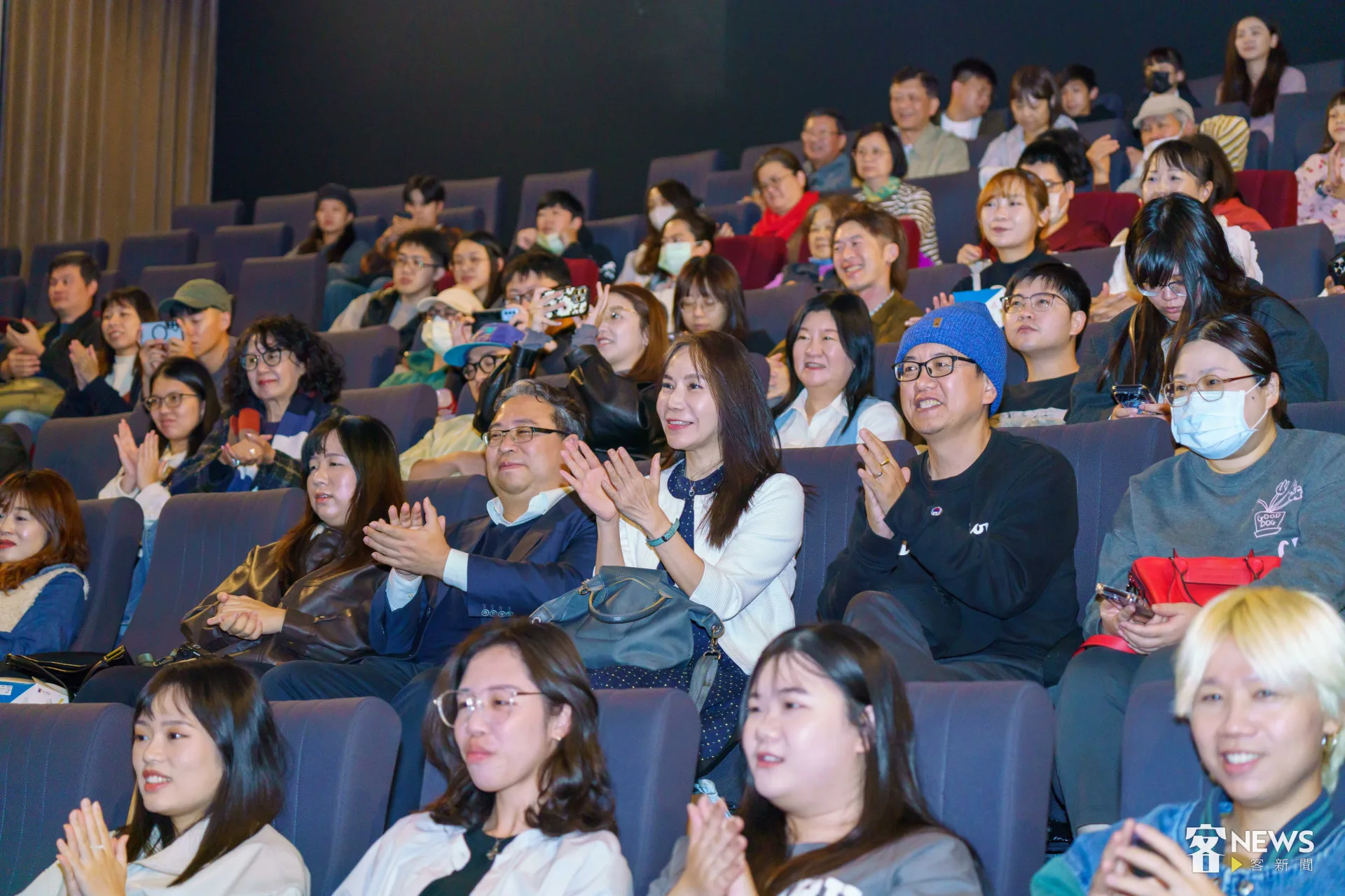 《那張照片裡的我們》出品單位客家公共傳播基金會搶先在桃園包場，觀眾給予高度評價。李台源攝