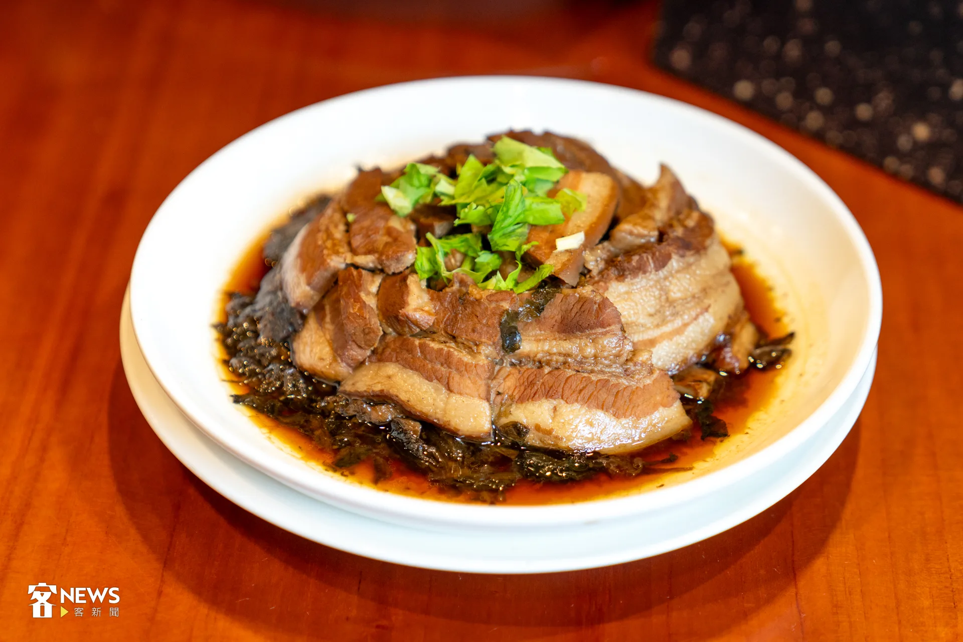 八方園餐廳梅干扣肉。李宥妍攝
