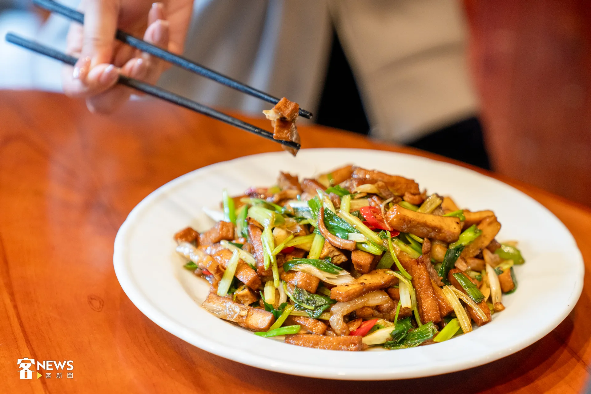 餐廳老闆黃帥欽特別補充，客家小炒是由餐廳裡的75歲老師傅獨力完成，品嘗得到鍋氣和多年功力。李宥妍攝