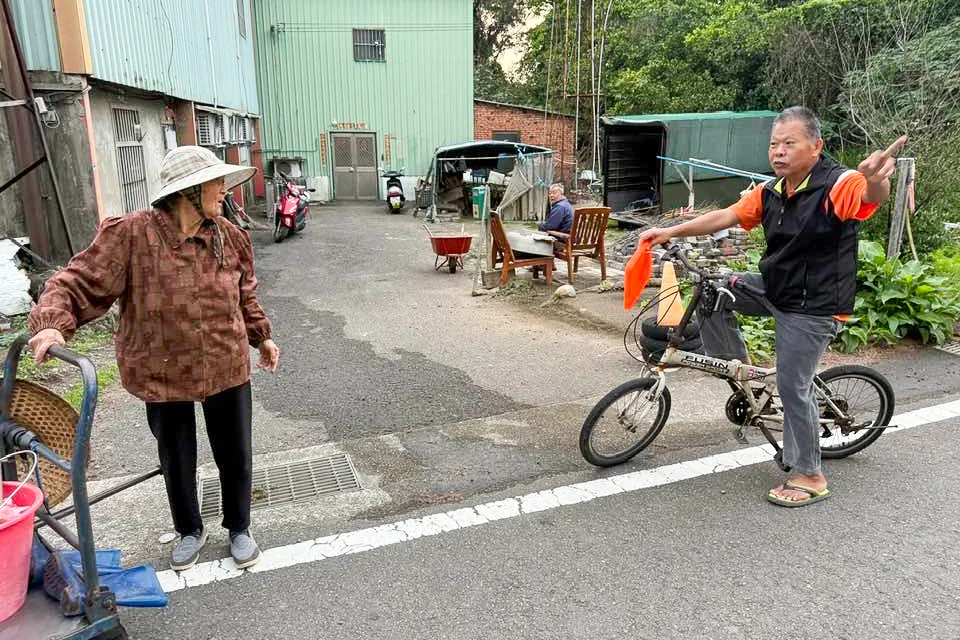 焚化爐週邊的曾姓與林姓住戶反應，焚化爐一開燒，就被燻的睡不著覺。陳權欣攝