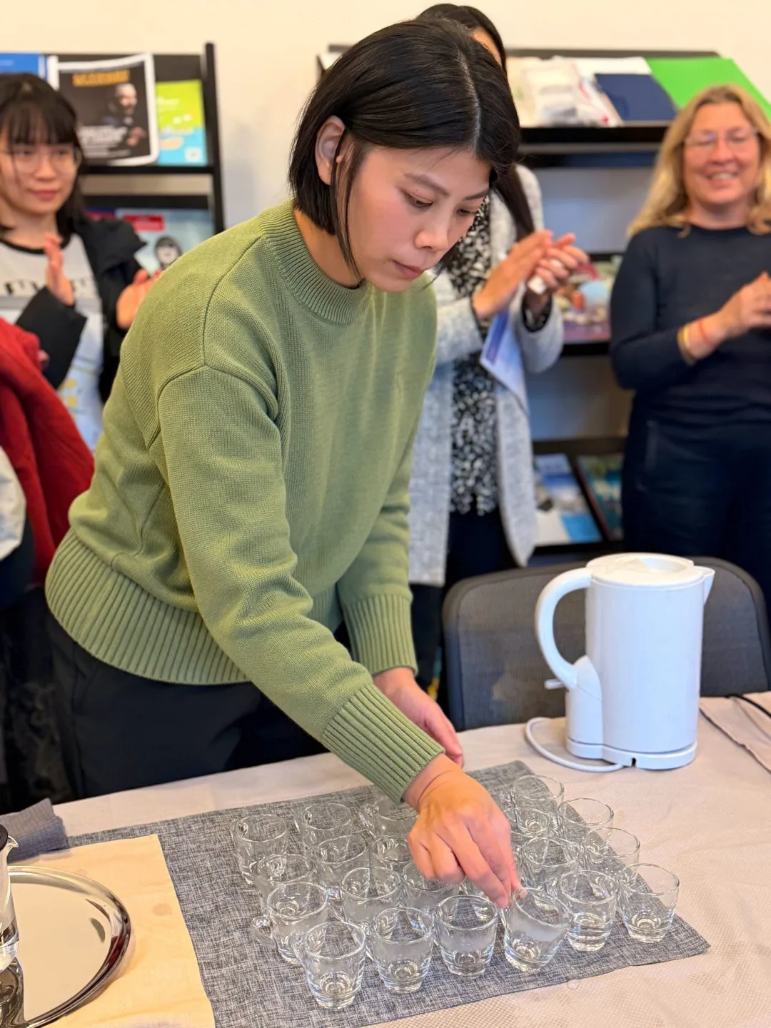 曾莉敏所創輕奢品牌「曾的茶」以東方美人茶榮獲世界烏龍茶銀獎及世界紅茶銅獎。苗栗縣政府提供