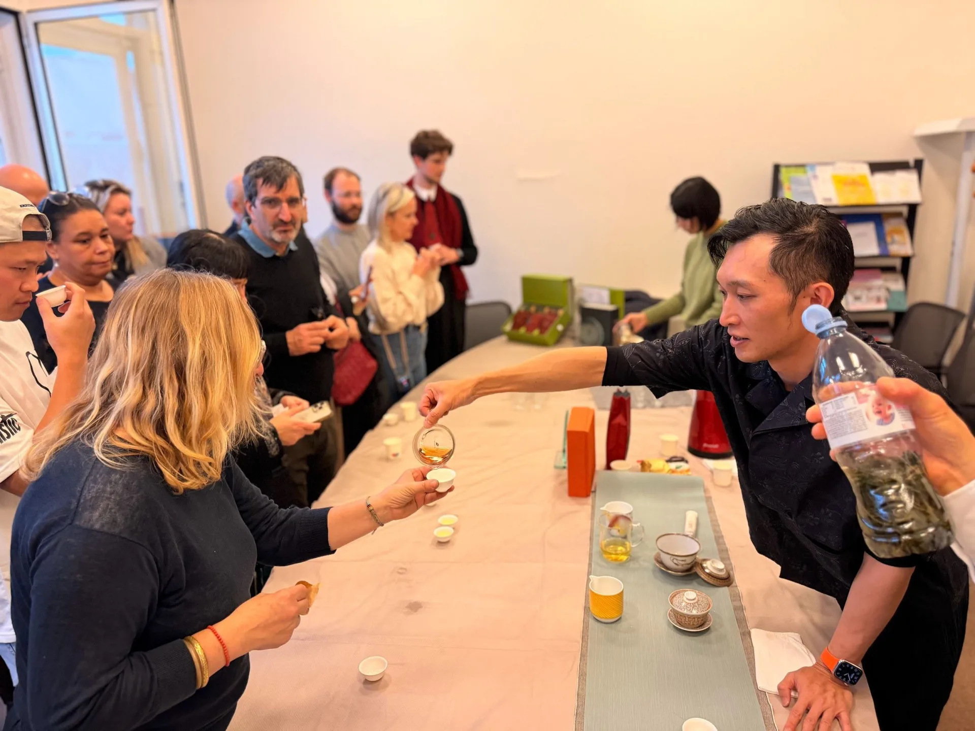 張立欣「雪見高山茶」拿下世界紅茶與世界烏龍最高殊榮金獎。苗栗縣政府提供