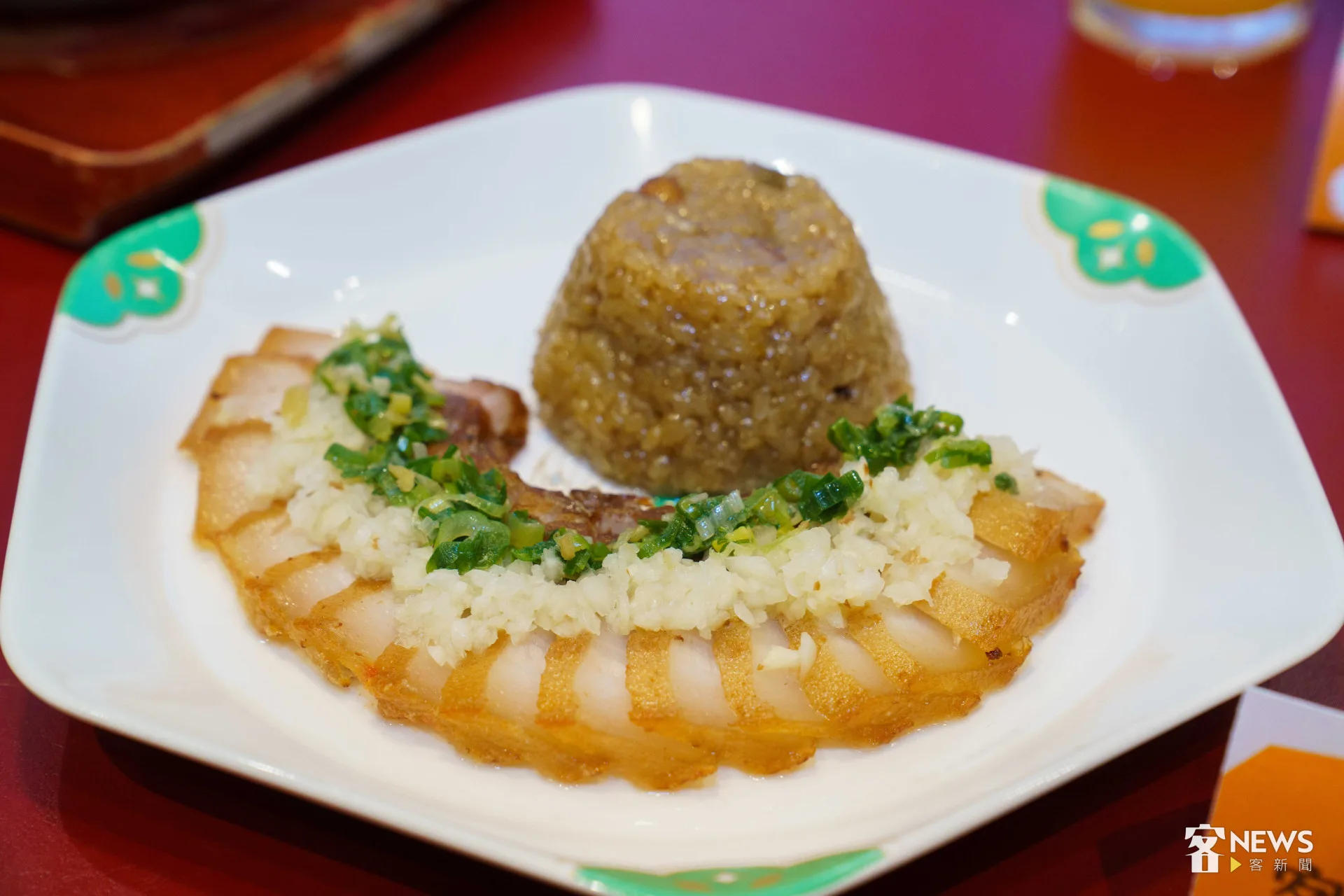 利特、陳庭妮隊伍帶來創意滿點的「客家鹹豬肉糯米飯」，在真珠－台灣佳味就能吃到。范修語攝