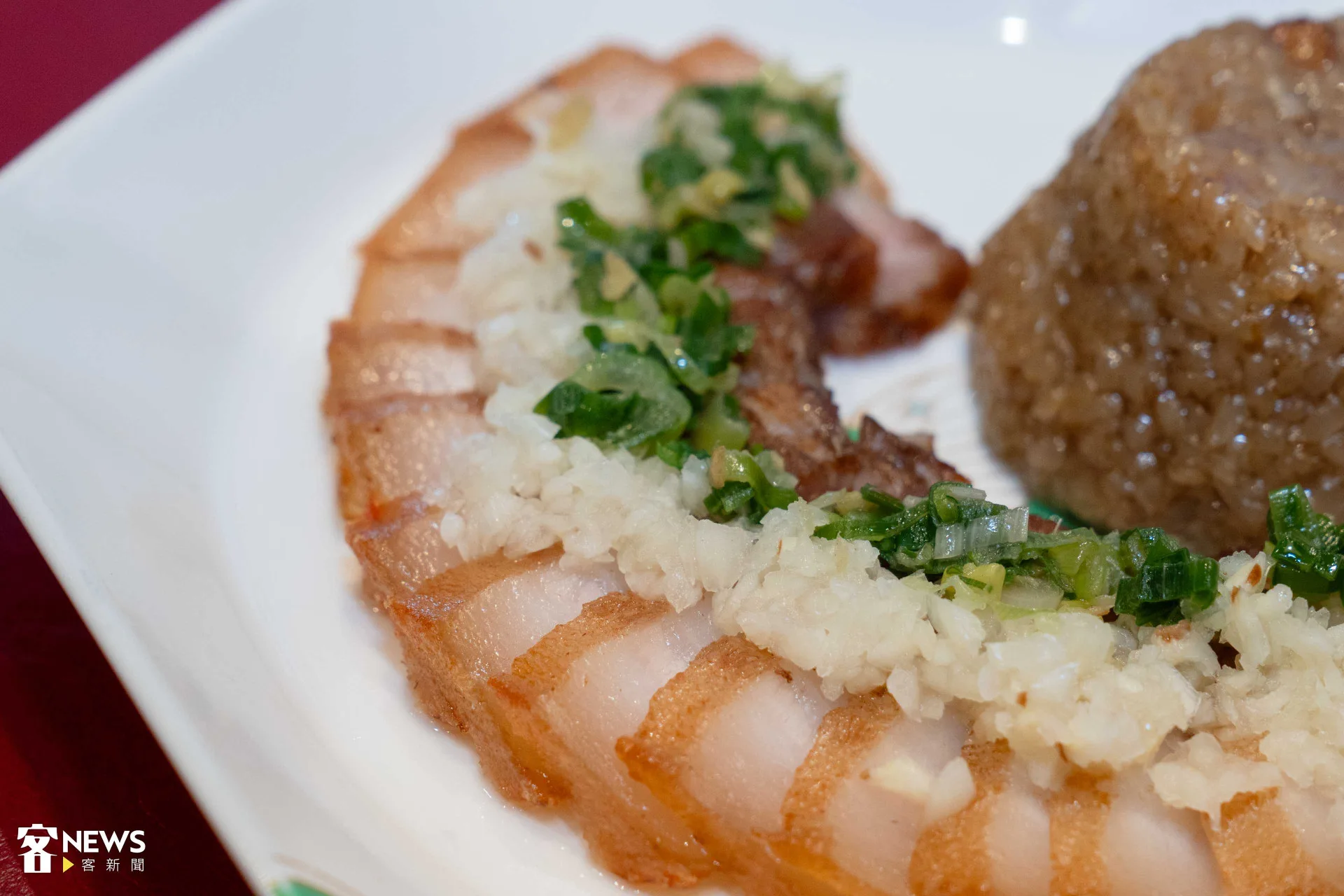 利特、陳庭妮隊伍帶來創意滿點的「客家鹹豬肉糯米飯」，在真珠－台灣佳味就能吃到。范修語攝