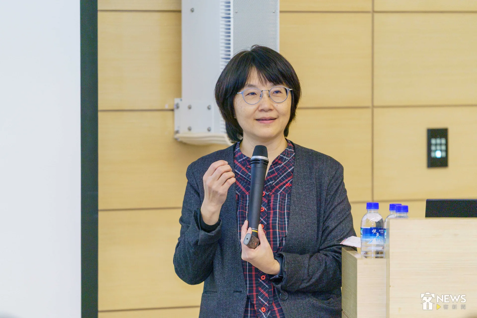 《靚影:客庄女力百年行路》作者姜貞吟。李台源攝