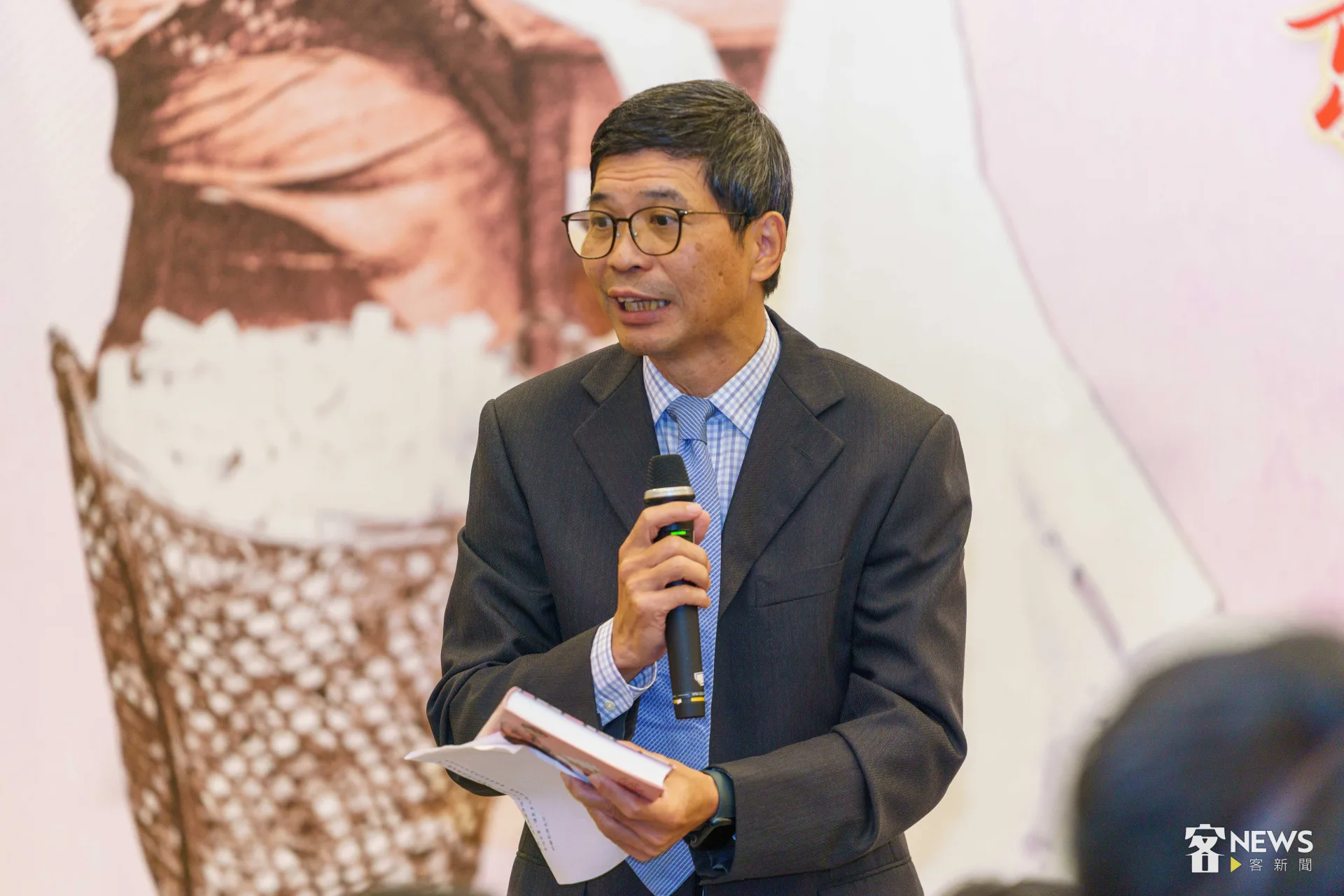 客發中心主任何金樑也分享自己家族故事,談女性在客家家庭扮演的角色。李台源攝