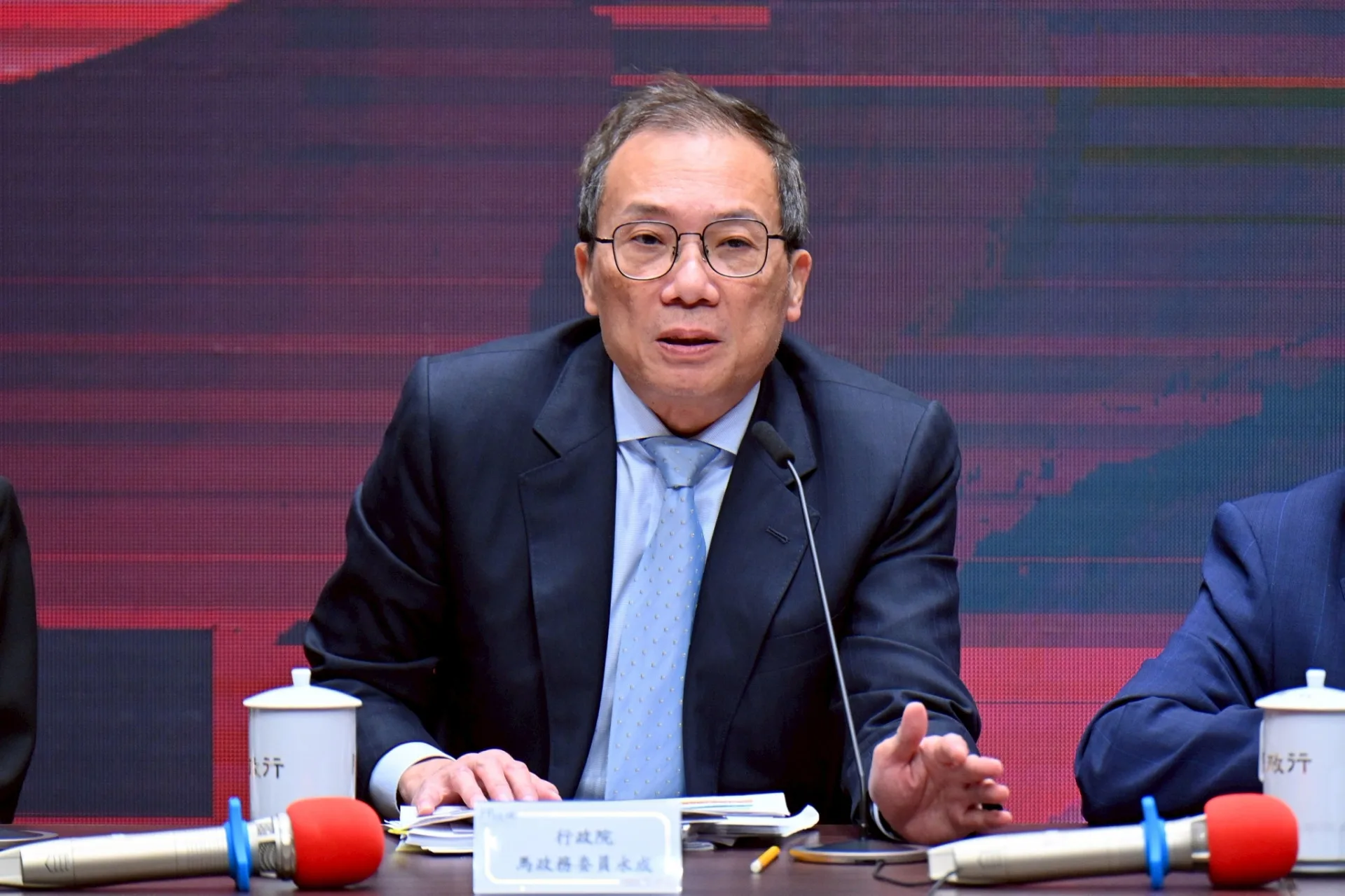 行政院政務委員馬永成今天在行政院會後記者會,說明國安修法緣由。