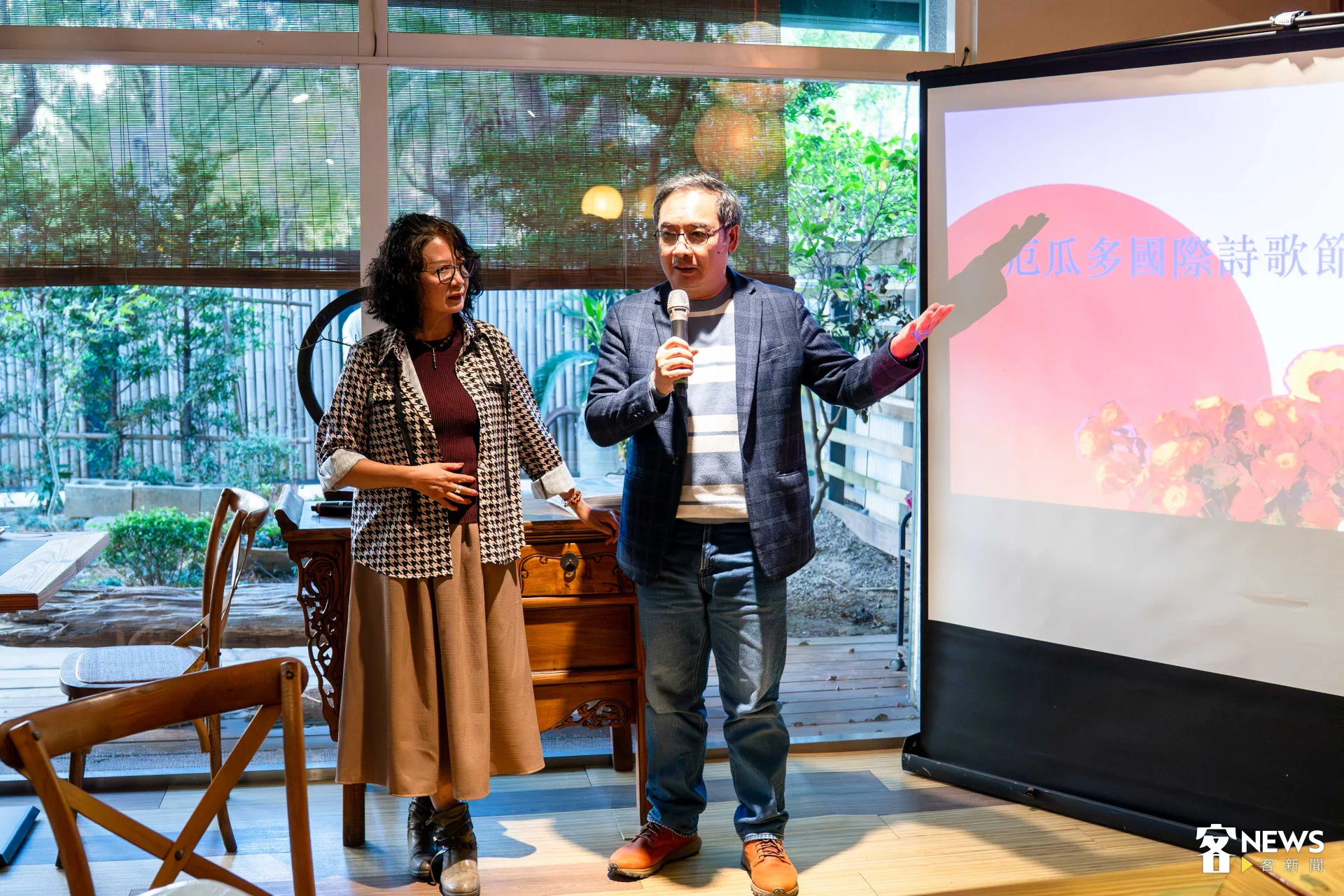 客家公共傳播基金會董事長陳邦畛說,《行向一首詩》這個節目推廣文學不簡單。李宥妍攝