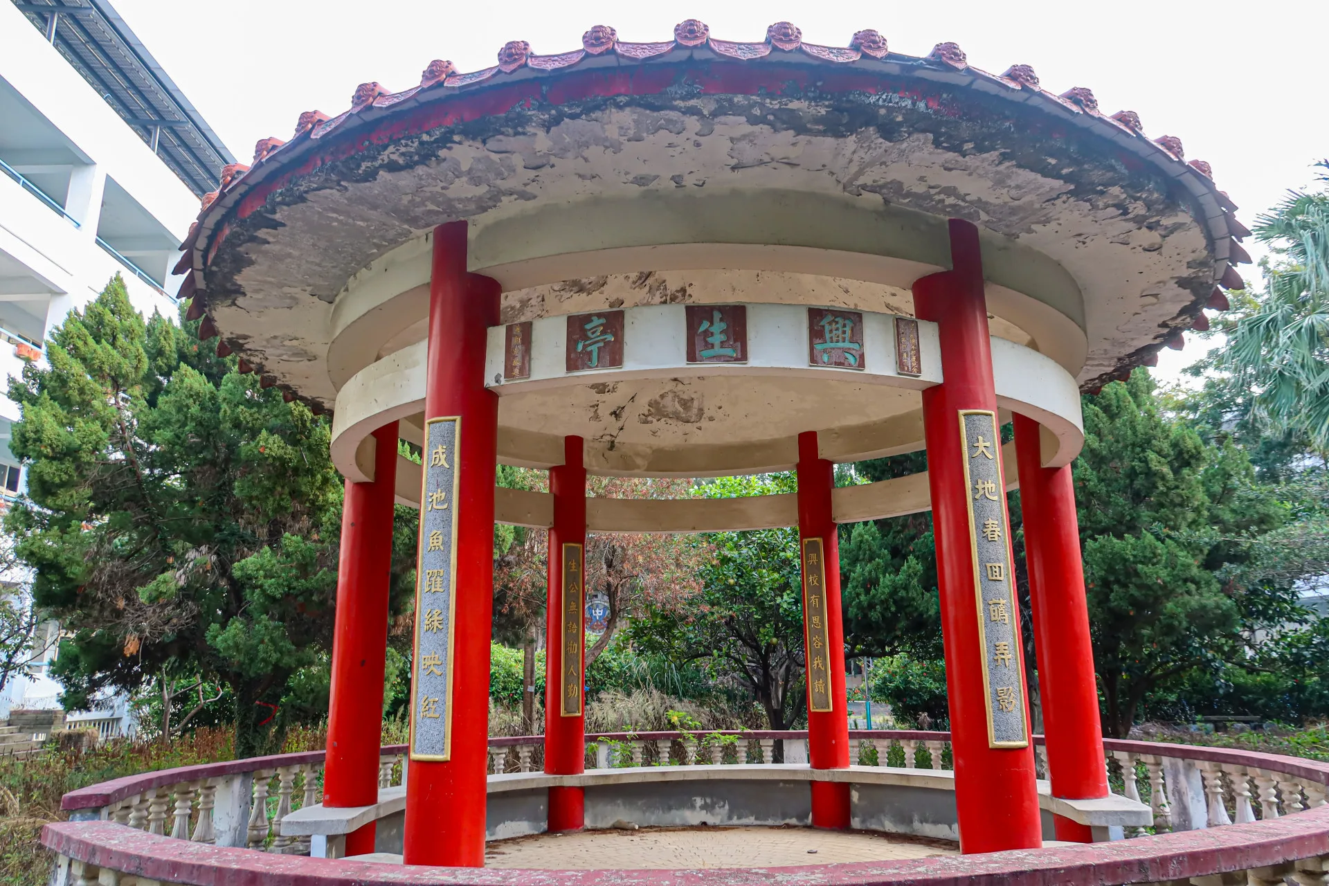 黃興生是大成中學創辦人，校園內有紀念他的興生亭。何來美攝