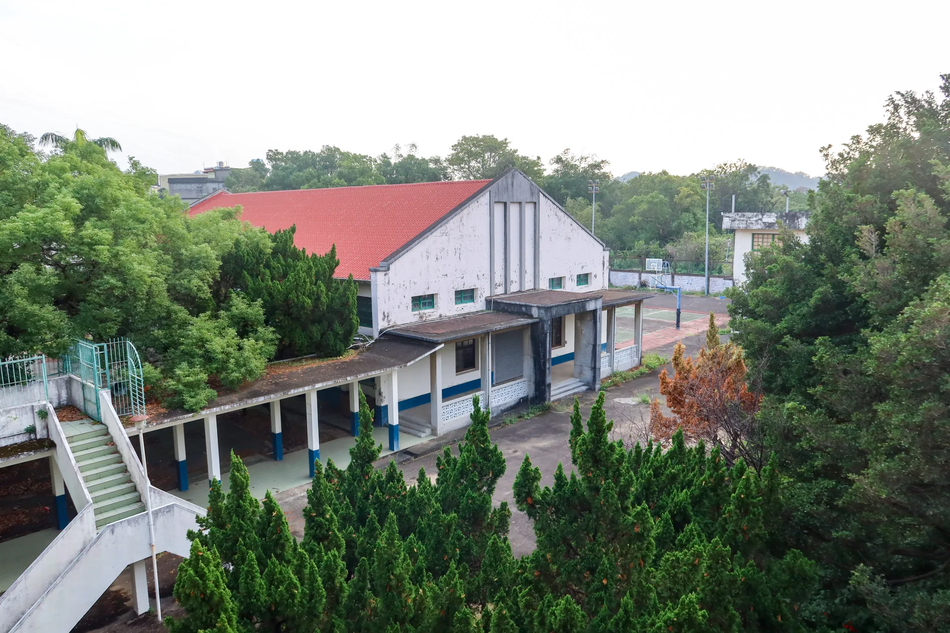 1960年代奠基興建的大成中學禮堂。何來美攝