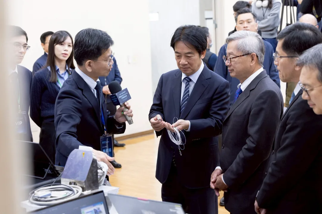 統賴清德啟動AI新十大建設，19日首站前往竹科參加「台灣矽光子CPO-AI生態鏈座談會」，聽取業者矽光子技術成果。總統府提供