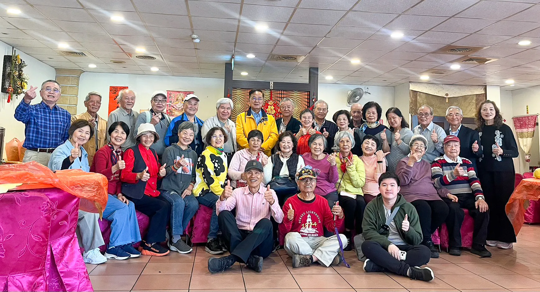 2025年12月5日初中部（第16屆）忠班同學，在頭份再召開同學會合影留念。林桔春提供