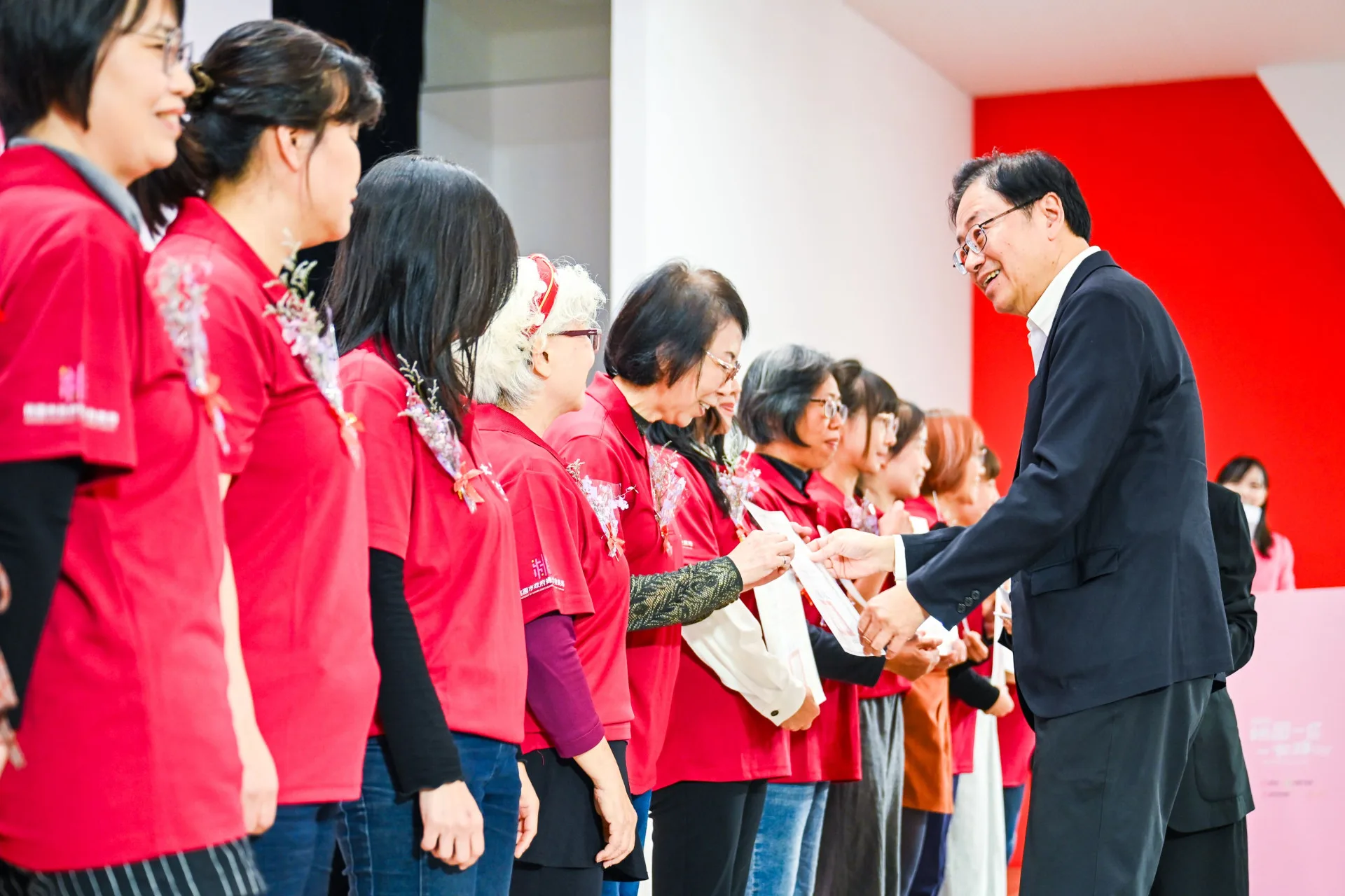 桃園市政府今年進一步將「一區一女路」計畫擴展至13個行政區，同時培力47位女路導覽員。桃園市政府提供