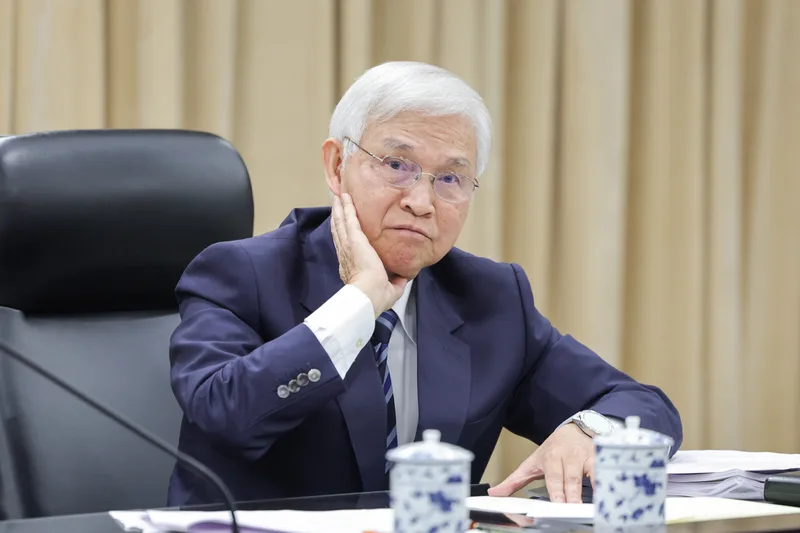 中央銀行對於新青安、新青安2.0的態度，央行總裁楊金龍18日坦言，新青安有好的一面，也有不好的一面，「太寬鬆就是不好」，央行處理新青安的代價「我承認也算高」。中央社