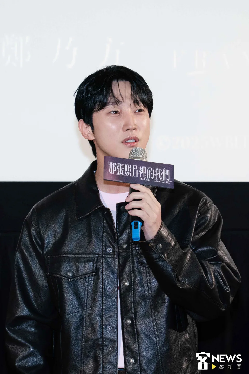 振永開金嗓，為觀眾現場電影主題曲〈此刻永遠〉。朱愷元攝