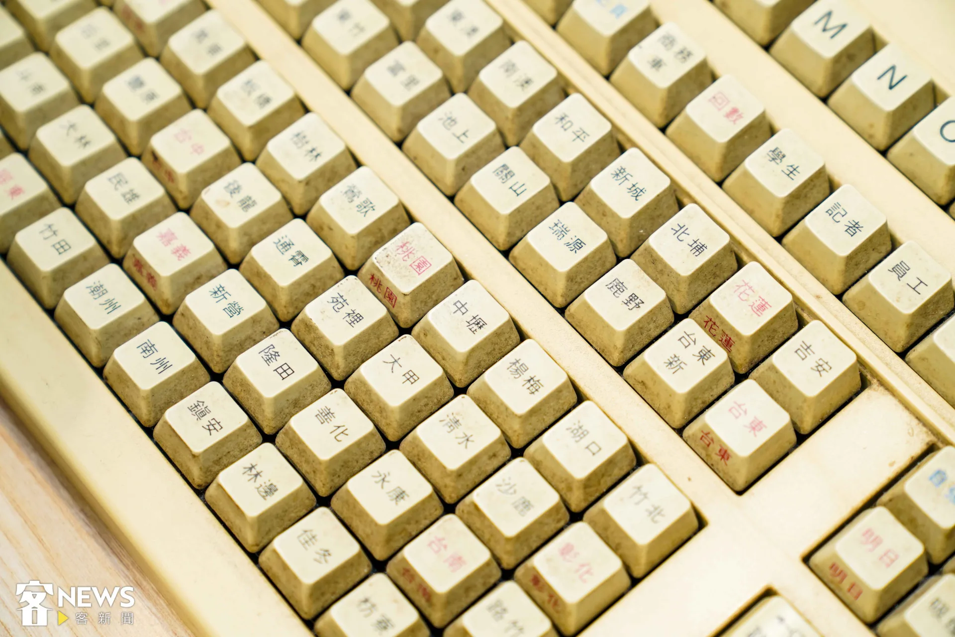 台鐵舊售票系統的鍵盤，每一格按鍵即指向特定站點。朱愷元攝