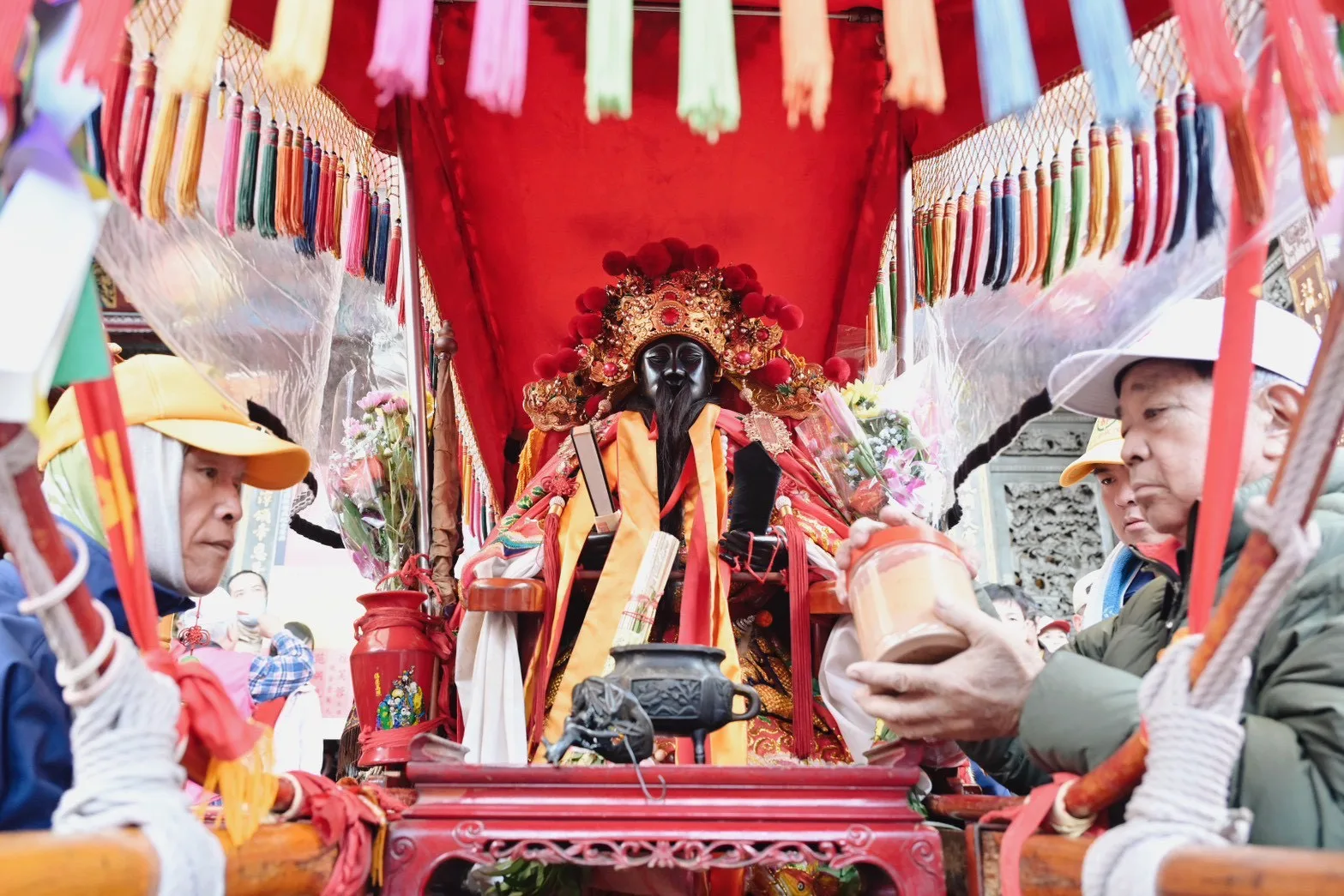 新竹都城隍公爺278年來首度蒞臨龍潭，與神農大帝共同遶境祈福。龍元宮提供