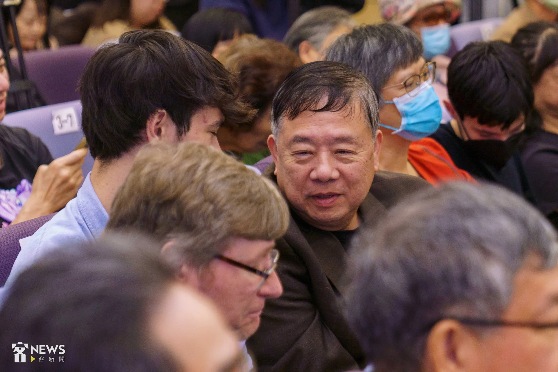 曾振寧在2018年，帶著黃娟的捐贈書籍手稿共4大箱、總共約120公斤回台灣。李台源攝