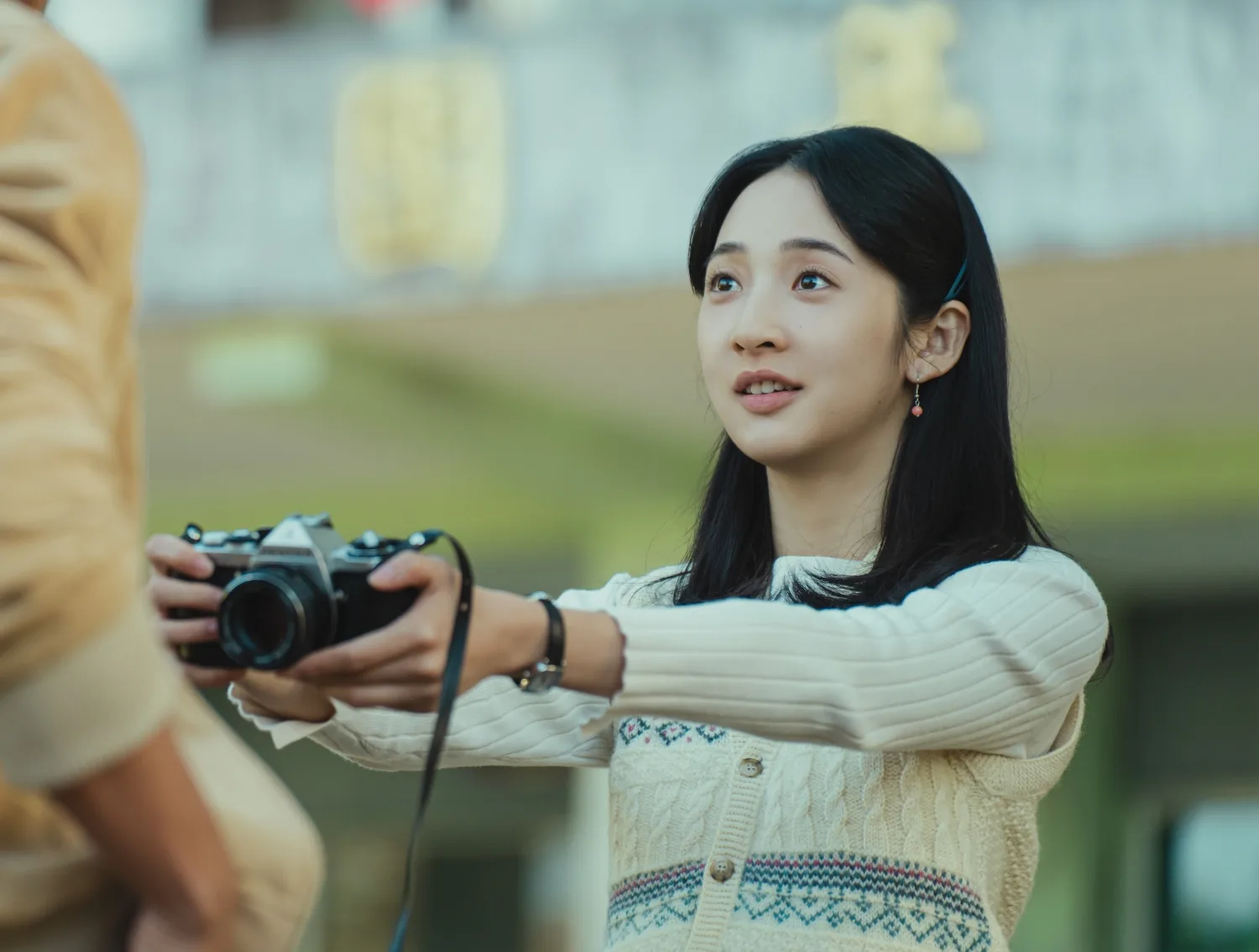 李沐在《那張照片裡的我們》飾演有閱讀障礙的賢英，透過鏡頭看世界。瀚草文創GrX STUDIO提供