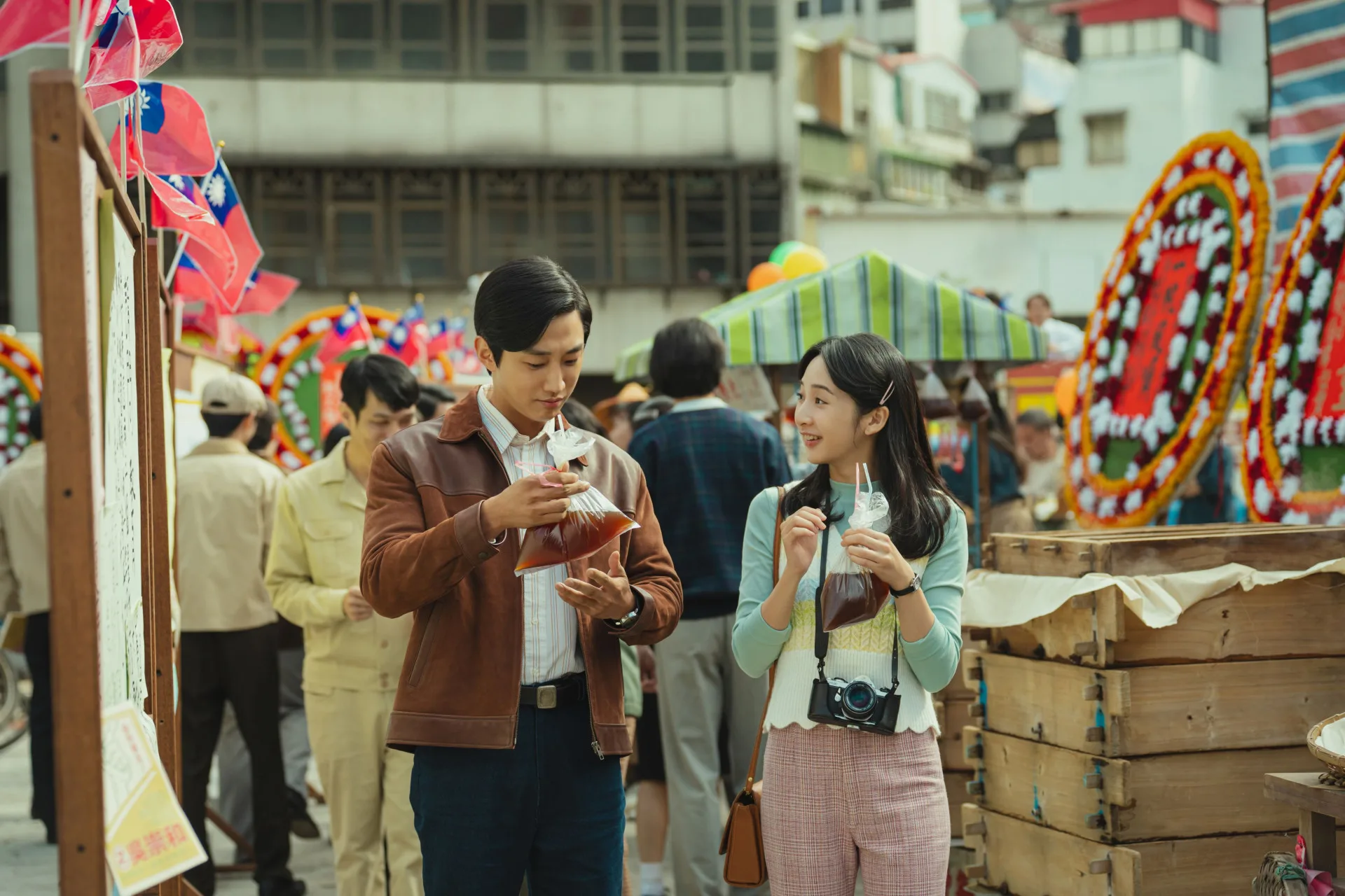 《那張照片裡的我們》以1977年為背景，振永和李沐詮釋一段動盪時代下的愛情故事。瀚草文創GrX STUDIO提供