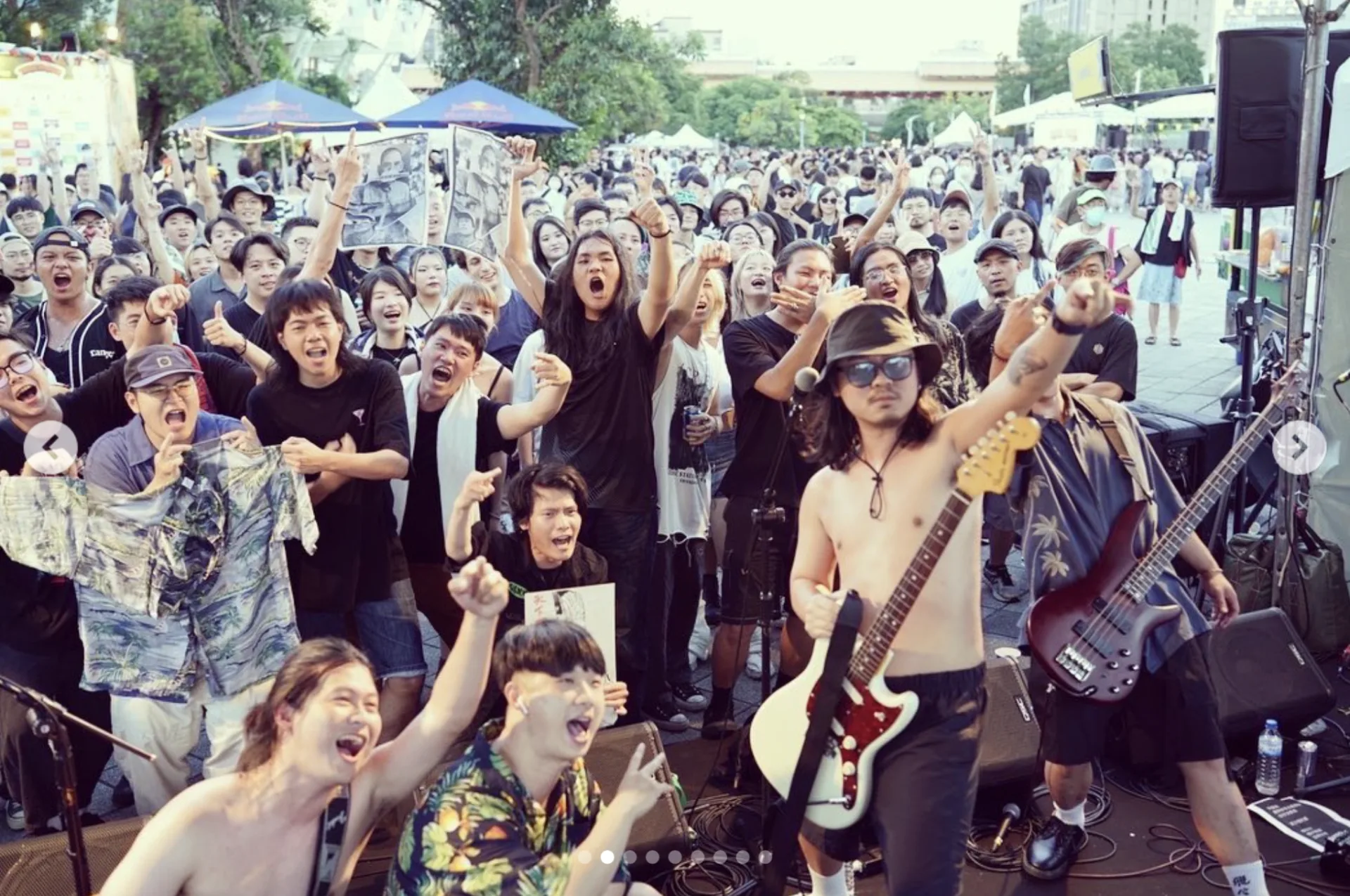 粹垢把那張經典照「戴著口罩的孫中山」轉成演出海報，讓年輕世代回頭認識那場運動。翻攝自 粹垢 TRAEGO IG