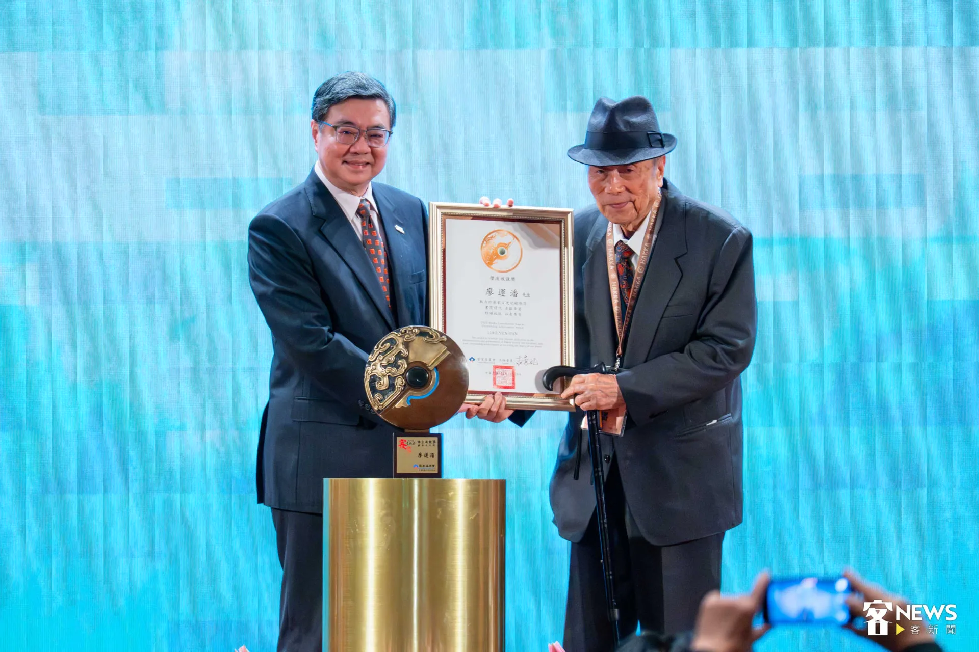 客家貢獻獎「傑出成就獎」藝術文化類廖運潘先生。范修語攝
