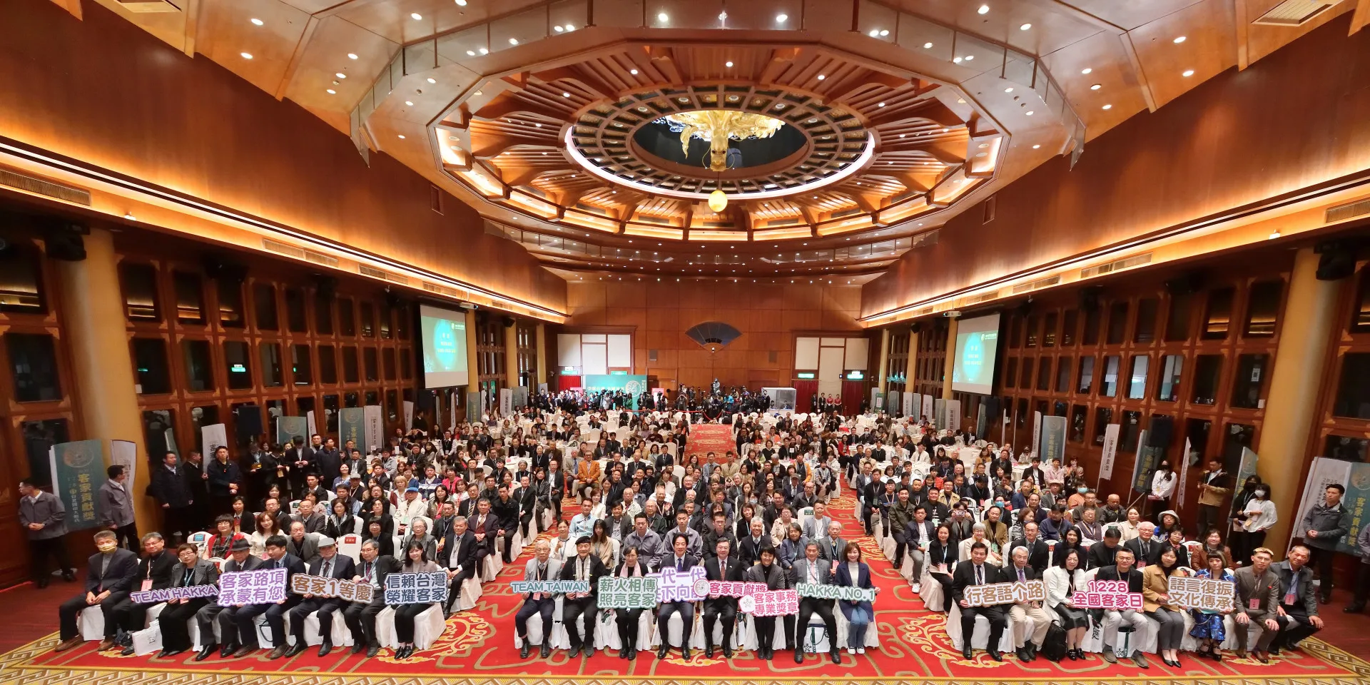 客家委員會在今天舉辦客家貢獻獎及客家事務專業獎章頒獎典禮。客家委員會提供