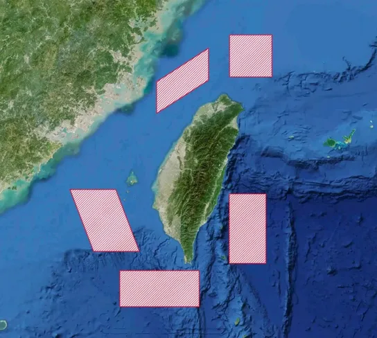 共軍東部戰區還公布,30日將在5個海域和空域範圍,包括基隆以北、台東以東、屏東以南、澎湖西南海域,以及桃園西北至馬祖的台灣海峽範圍進行實彈軍事演習。翻攝新浪網